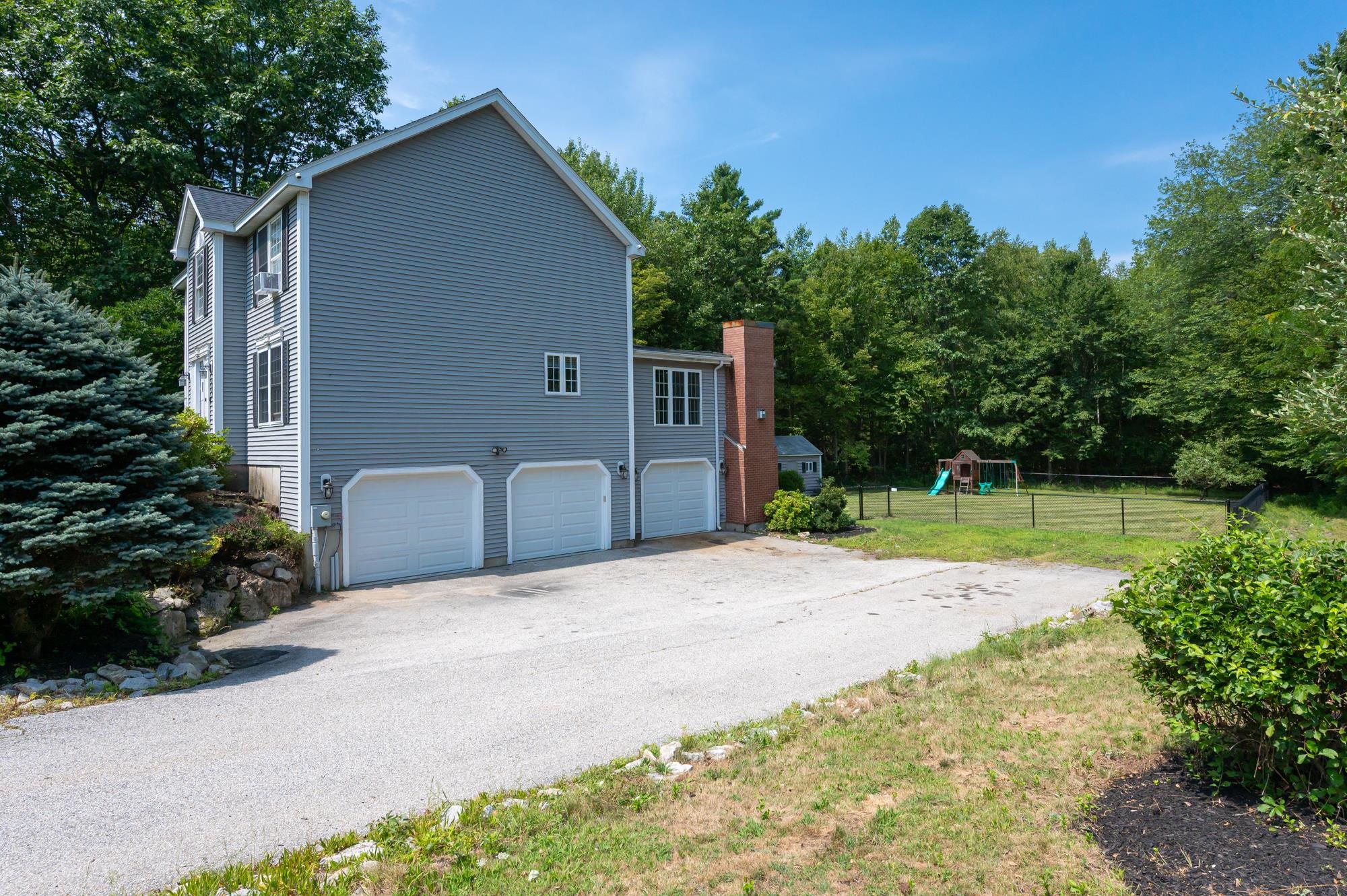 Hooksett, New Hampshire, 03106, United States, 3 Bedrooms Bedrooms, ,2 BathroomsBathrooms,Residential,For Sale,1941864