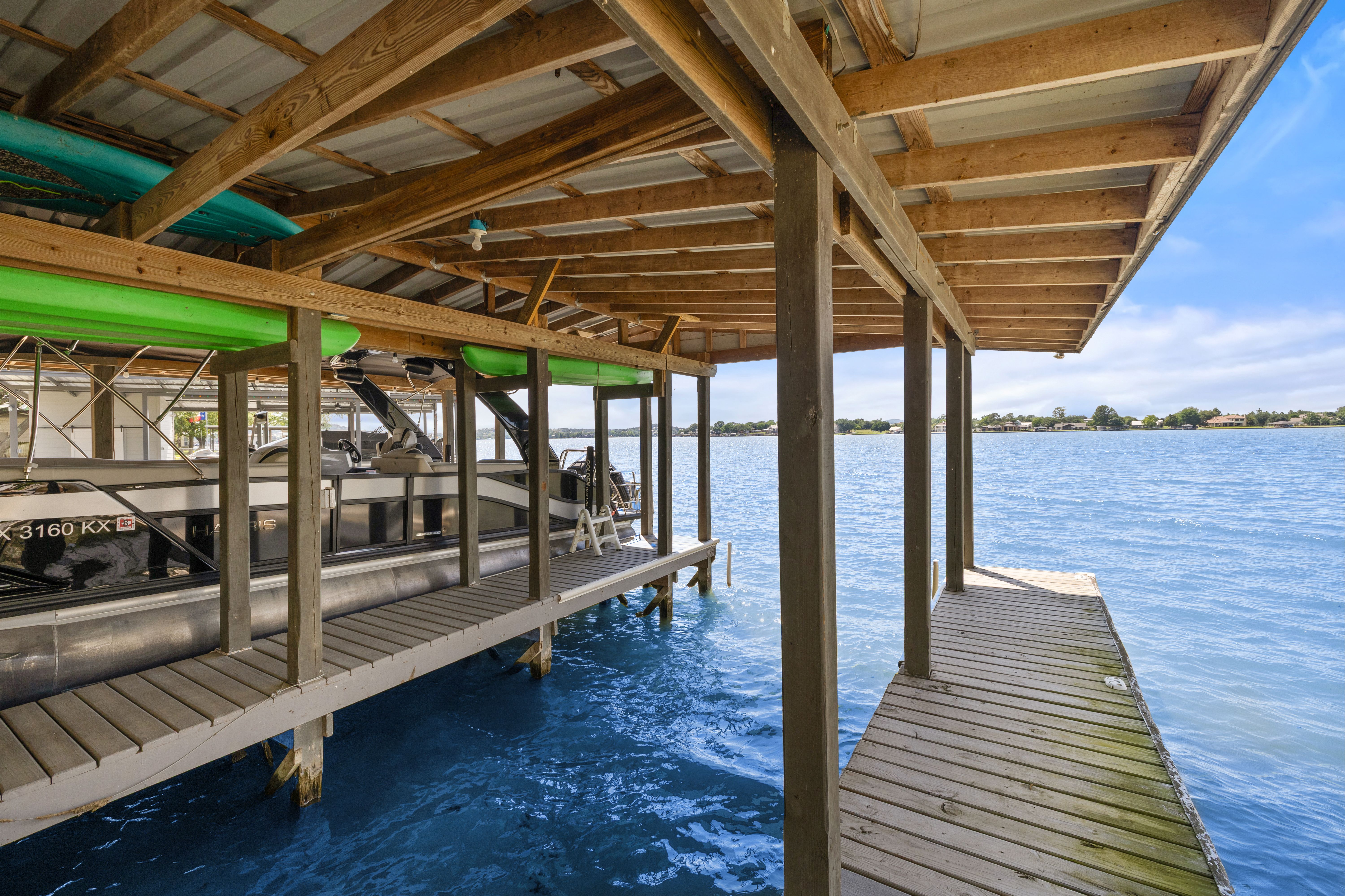 402 S. Shorewood Dr on Lake LBJ - 物件實景