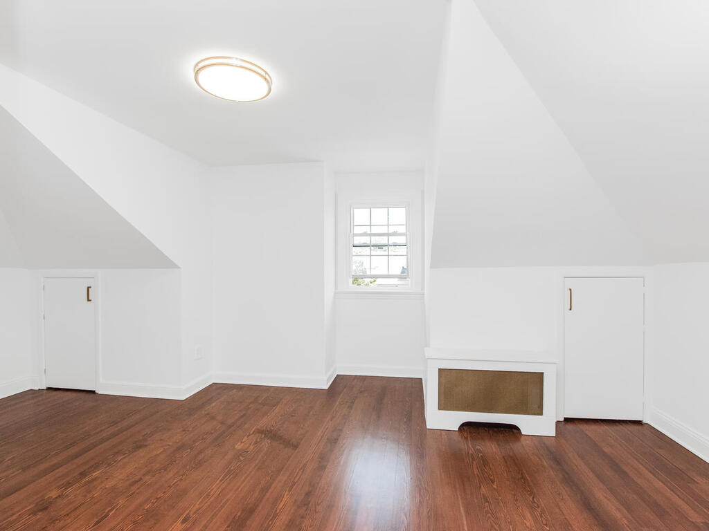 Yonkers, New York, 10701, United States, 6 Bedrooms Bedrooms, ,3 BathroomsBathrooms,Residential,For Sale,1904249