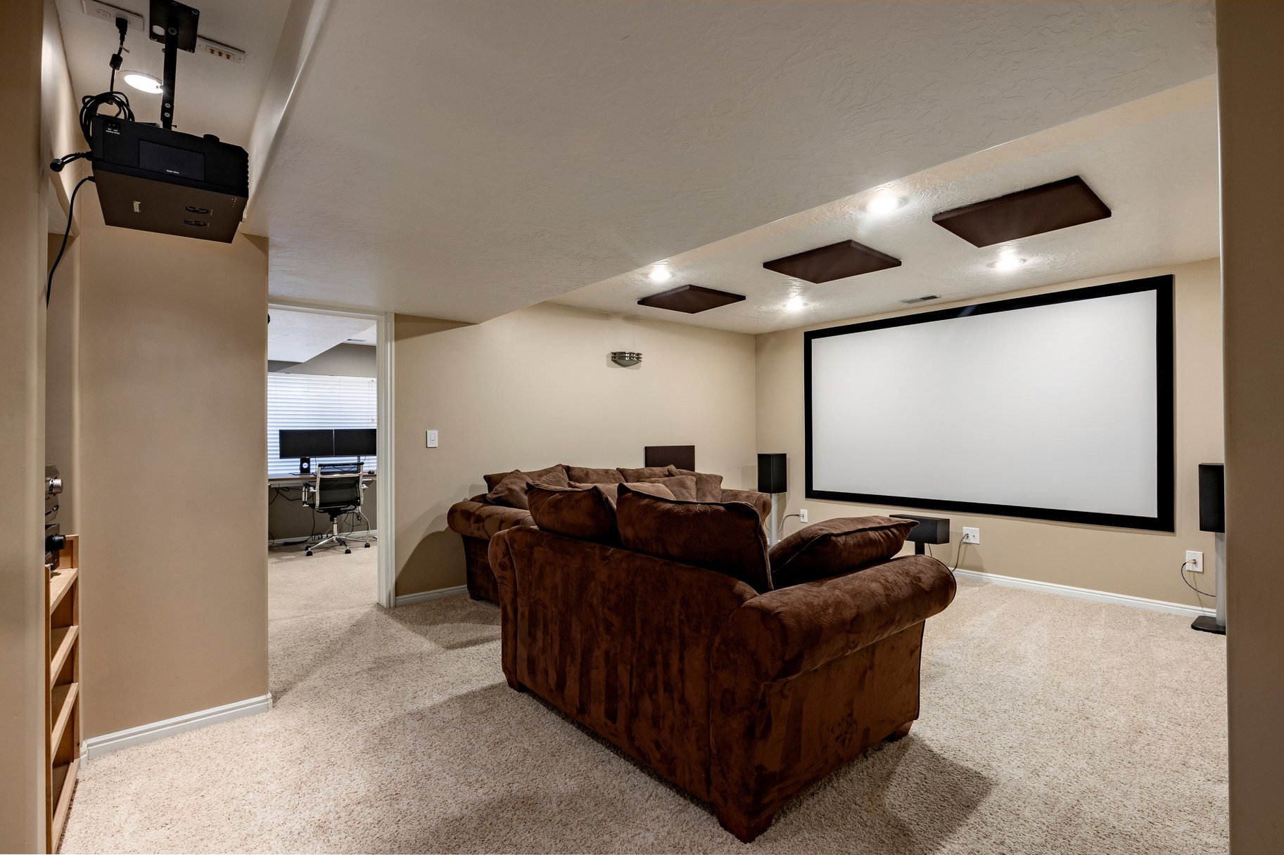  Private Millcreek Townhome with Fenced Backyard & Vaulted Ceilings - 物件實景