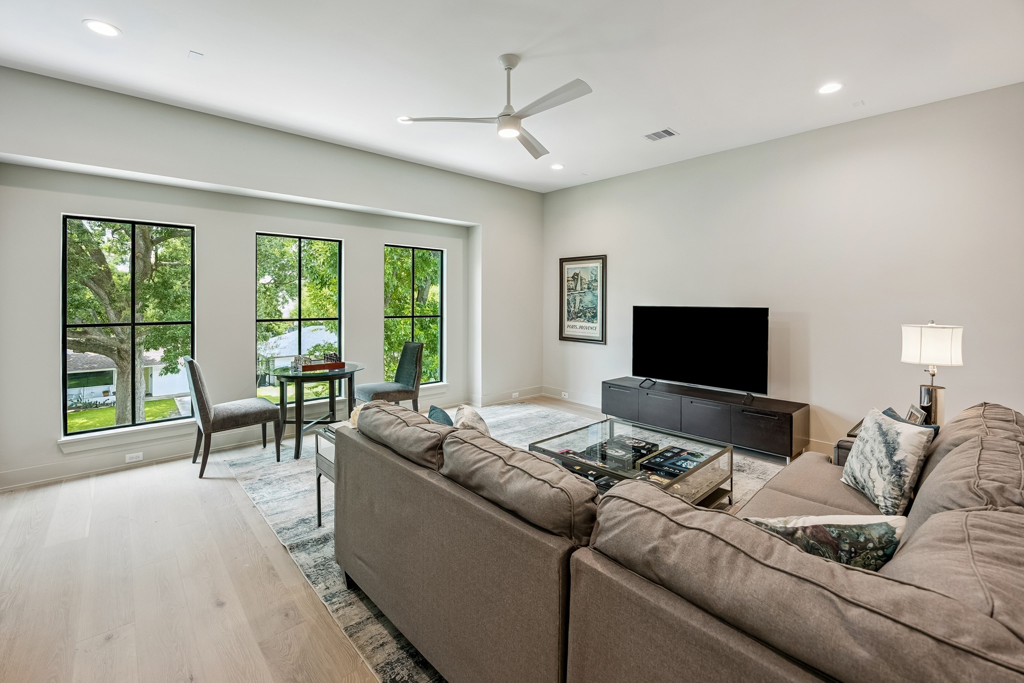 2214 Chantilly Lane - 物件實景