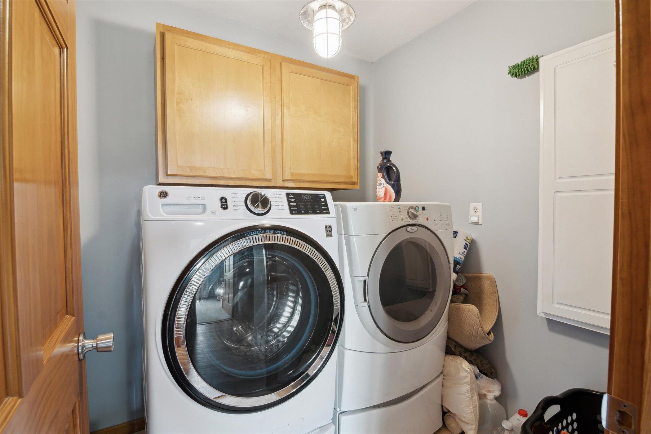 Hillsdale, Michigan, 49242, United States, 6 Bedrooms Bedrooms, ,4 BathroomsBathrooms,Residential,For Sale,1974672