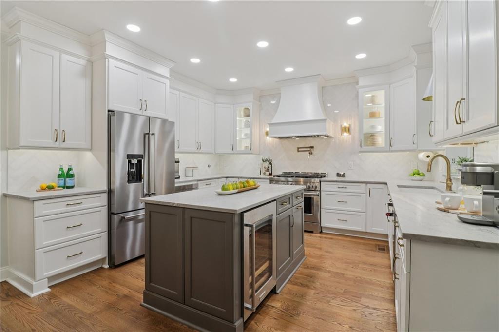 Alpharetta, Georgia, 30009, United States, 5 Bedrooms Bedrooms, ,4 BathroomsBathrooms,Residential,For Sale,1976407