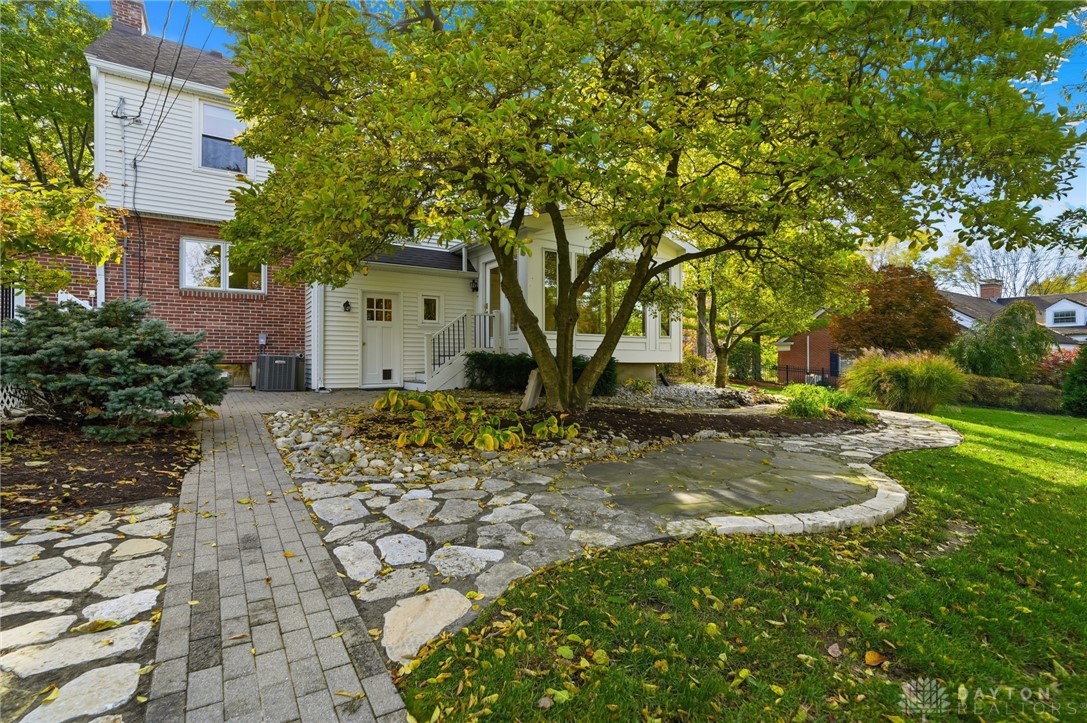 Oakwood, Ohio, 45409, United States, 4 Bedrooms Bedrooms, ,3 BathroomsBathrooms,Residential,For Sale,1987886