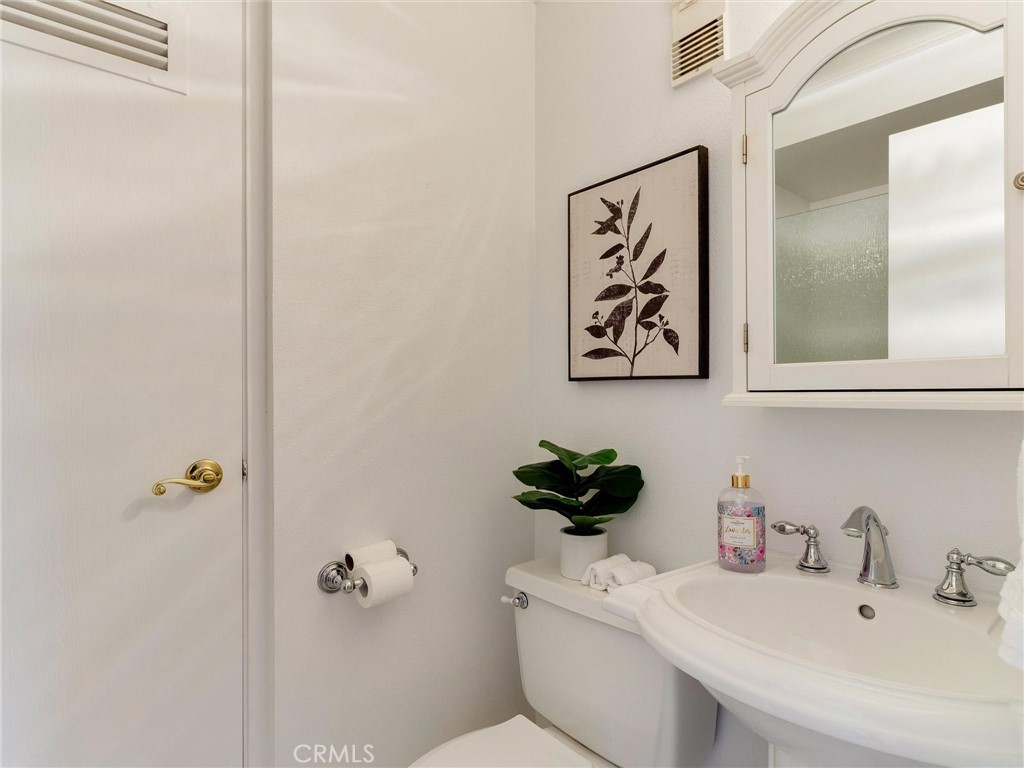 Long Beach, California, 90802, United States, 2 Bedrooms Bedrooms, ,Residential,For Sale,1905979