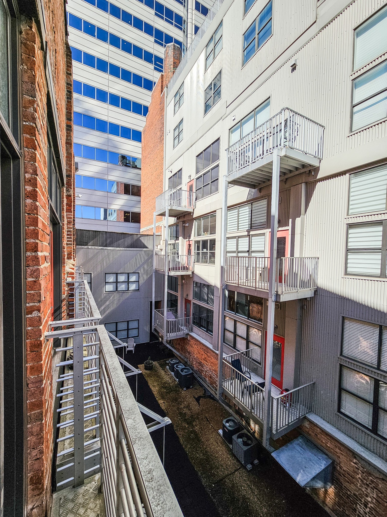 Nashville, Tennessee, 37219, United States, 2 Bedrooms Bedrooms, ,2 BathroomsBathrooms,Residential,For Sale,1743345