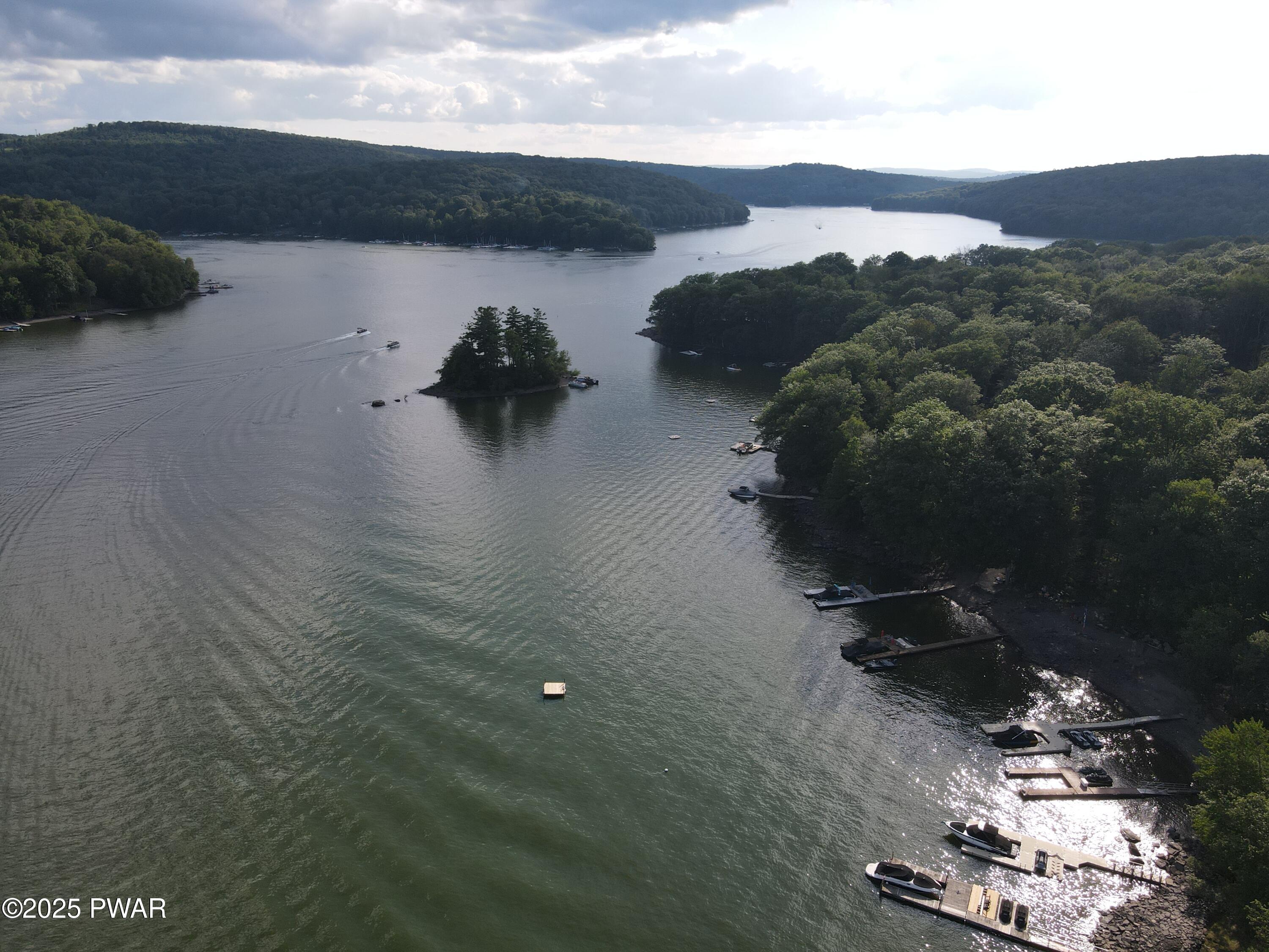 Lake Ariel, Pennsylvania, 18436, United States, 4 Bedrooms Bedrooms, ,4 BathroomsBathrooms,Residential,For Sale,1943663
