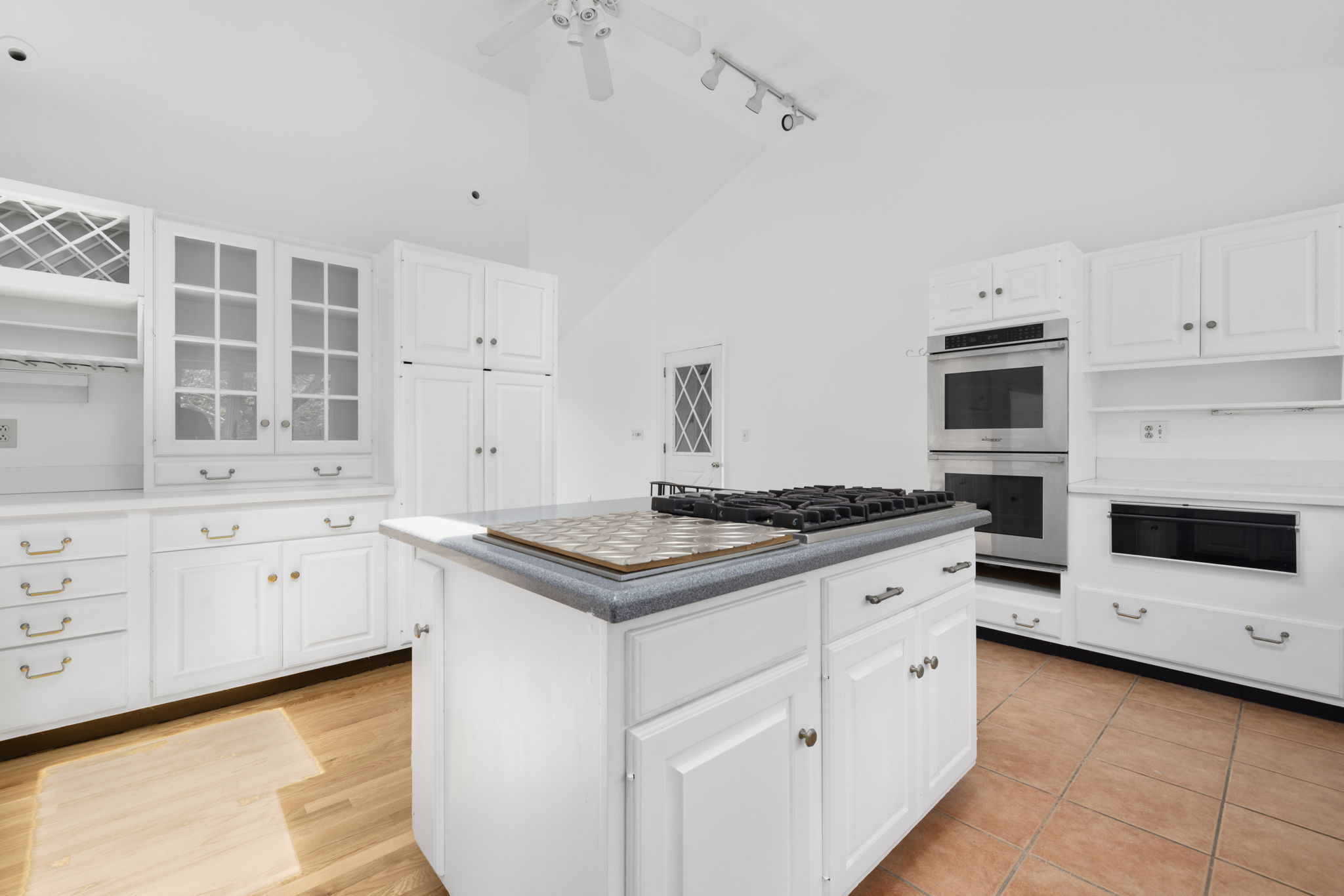  Easy Living, Exceptional Space, Prime North Dartmouth Location - 物件實景