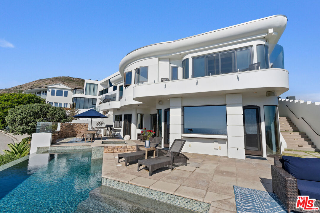 Malibu, California, 90265, United States, 3 Bedrooms Bedrooms, ,4 BathroomsBathrooms,Residential,For Sale,1855948