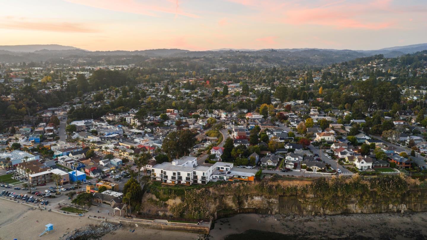 Capitola, California, 95010, United States, 2 Bedrooms Bedrooms, ,1 BathroomBathrooms,Residential,For Sale,1986205
