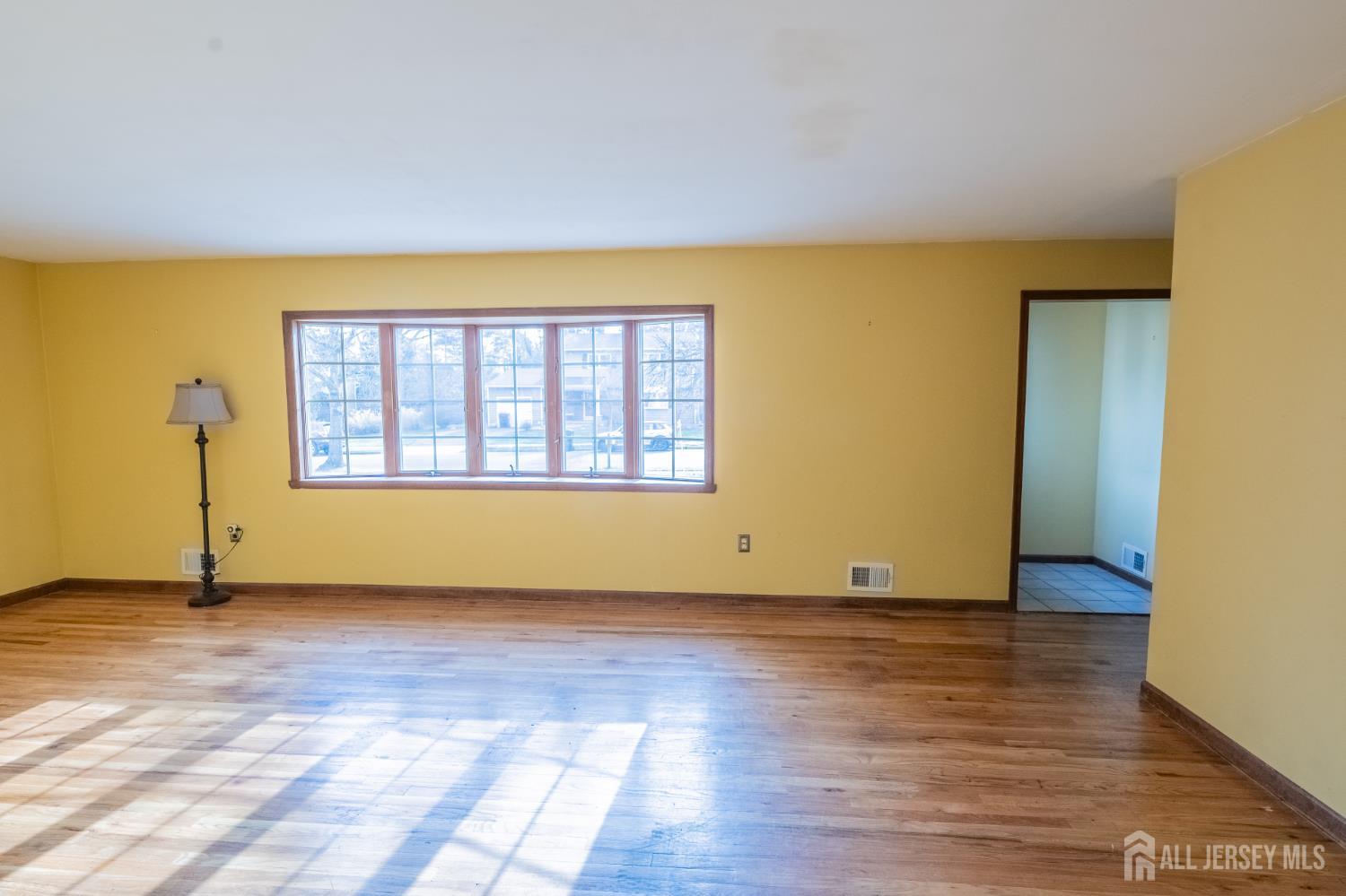 East Brunswick, New Jersey, 08816, United States, 3 Bedrooms Bedrooms, ,2 BathroomsBathrooms,Residential,For Sale,2002265