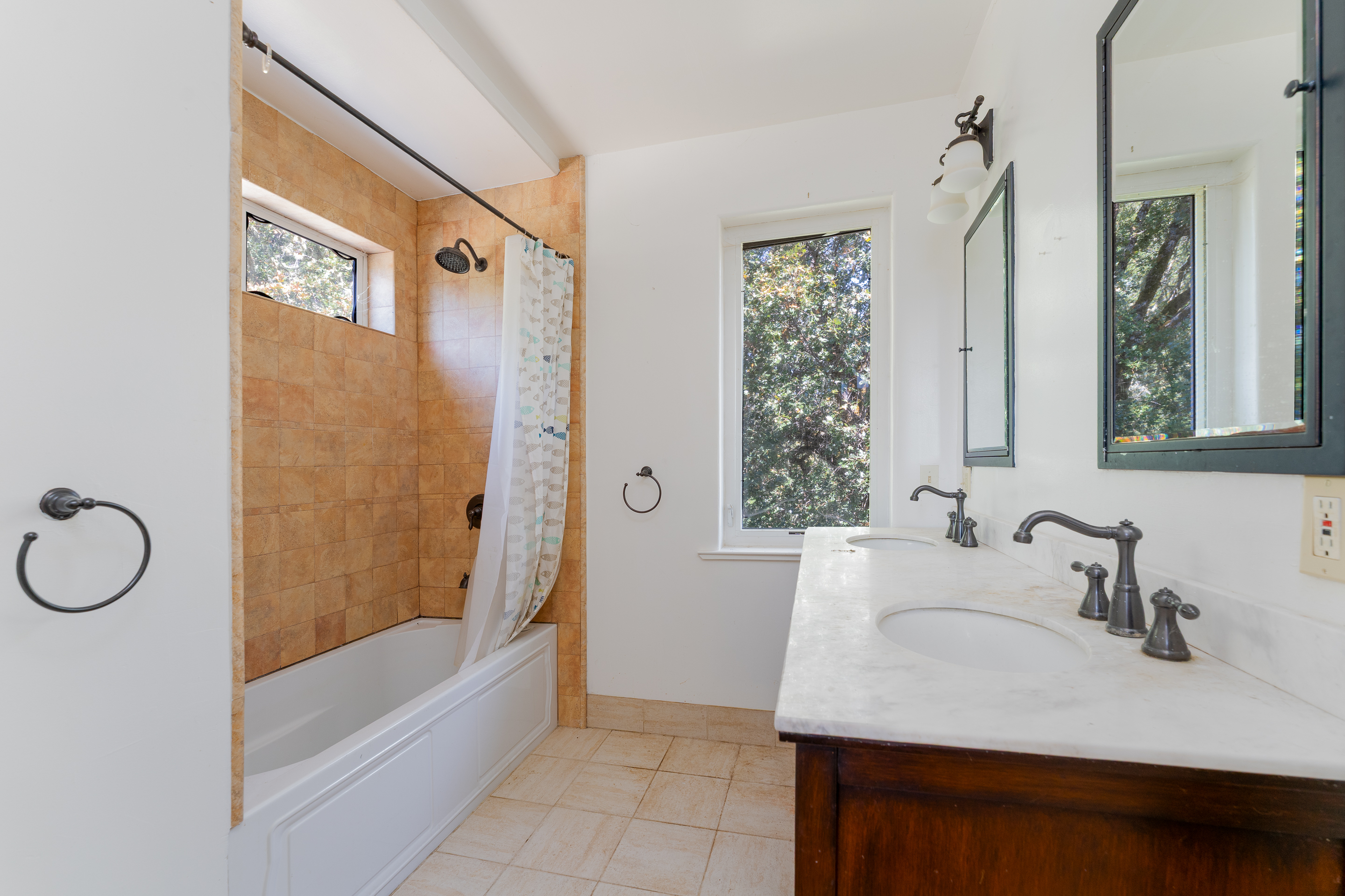 Willits, California, 95490, United States, 2 Bedrooms Bedrooms, ,2 BathroomsBathrooms,Residential,For Sale,1959114