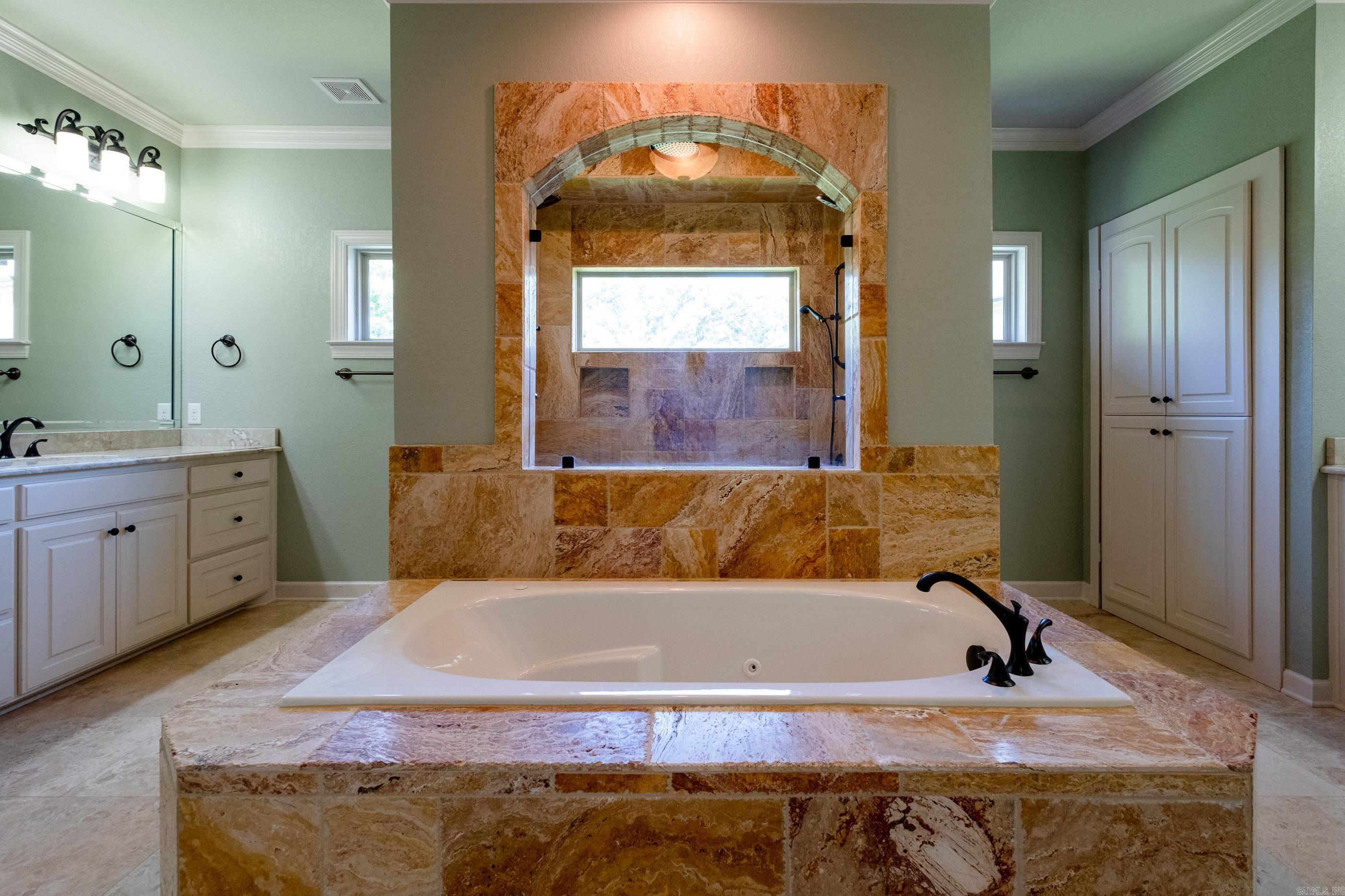 Little Rock, Arkansas, 72211, United States, 4 Bedrooms Bedrooms, ,5 BathroomsBathrooms,Residential,For Sale,1989336