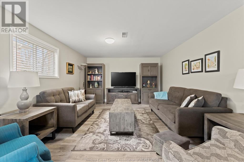 TILBURY, Ontario, N0P 2L0, CA, 3 Bedrooms Bedrooms, ,1 BathroomBathrooms,Residential,For Sale,1916893