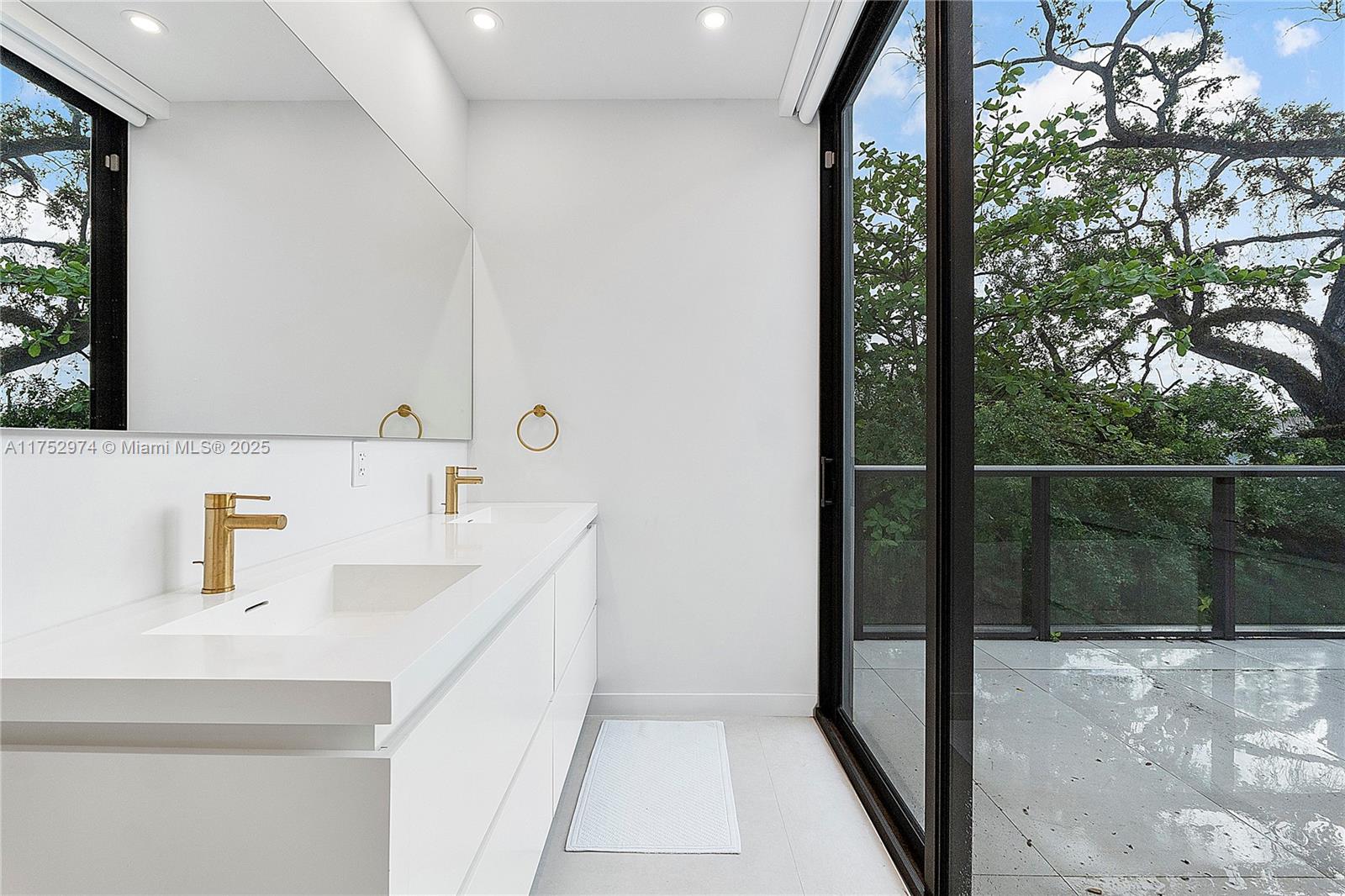 Miami, Florida, 33133, United States, 5 Bedrooms Bedrooms, ,5 BathroomsBathrooms,Residential,For Sale,1739354