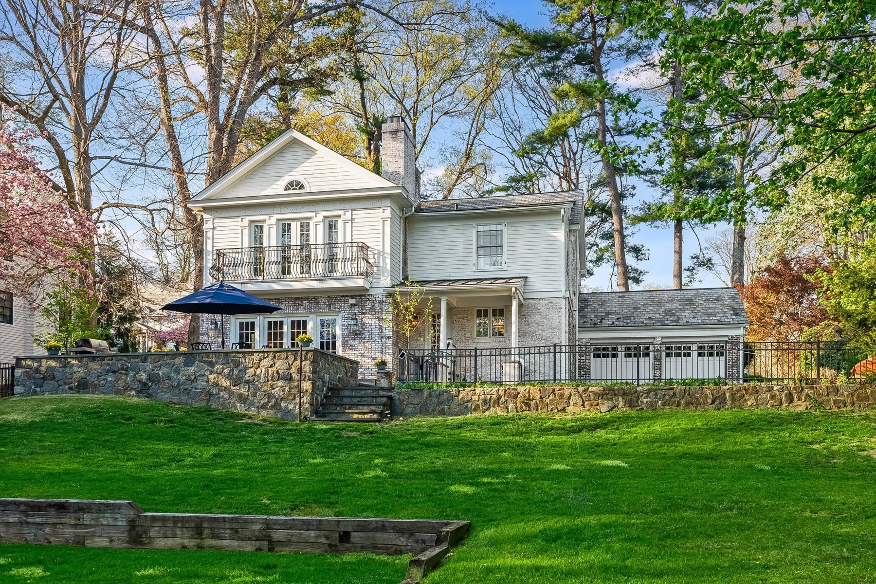  Neighborhood Colonial Blends Historic Charm and Modern Luxury - 物件實景