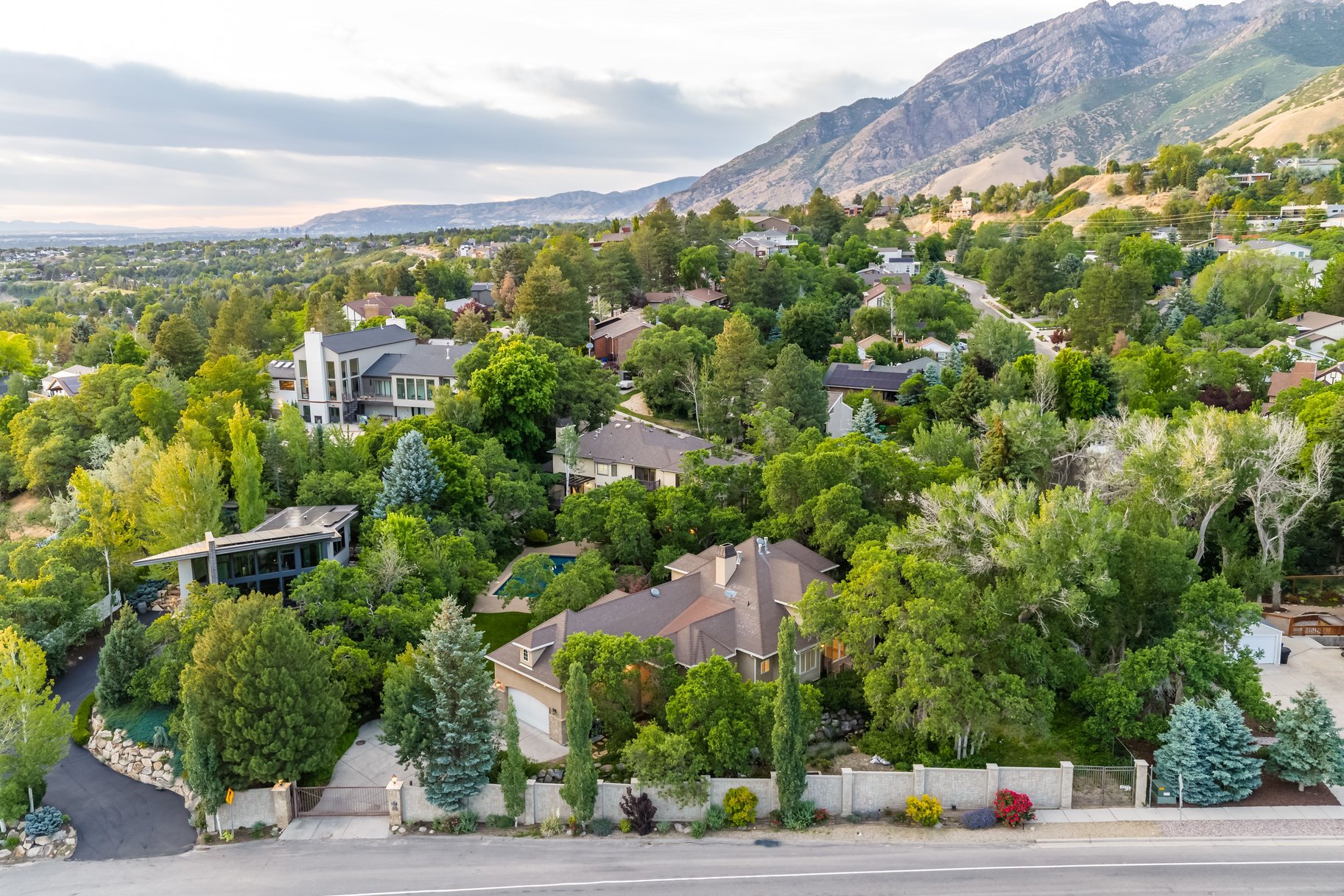  Private Gated Cottonwood Heights Retreat With Seasonal Stream & Mountain views - 物件實景