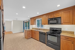 Wakefield, Massachusetts, 01880, United States, 4 Bedrooms Bedrooms, ,3 BathroomsBathrooms,Residential,For Sale,1976893