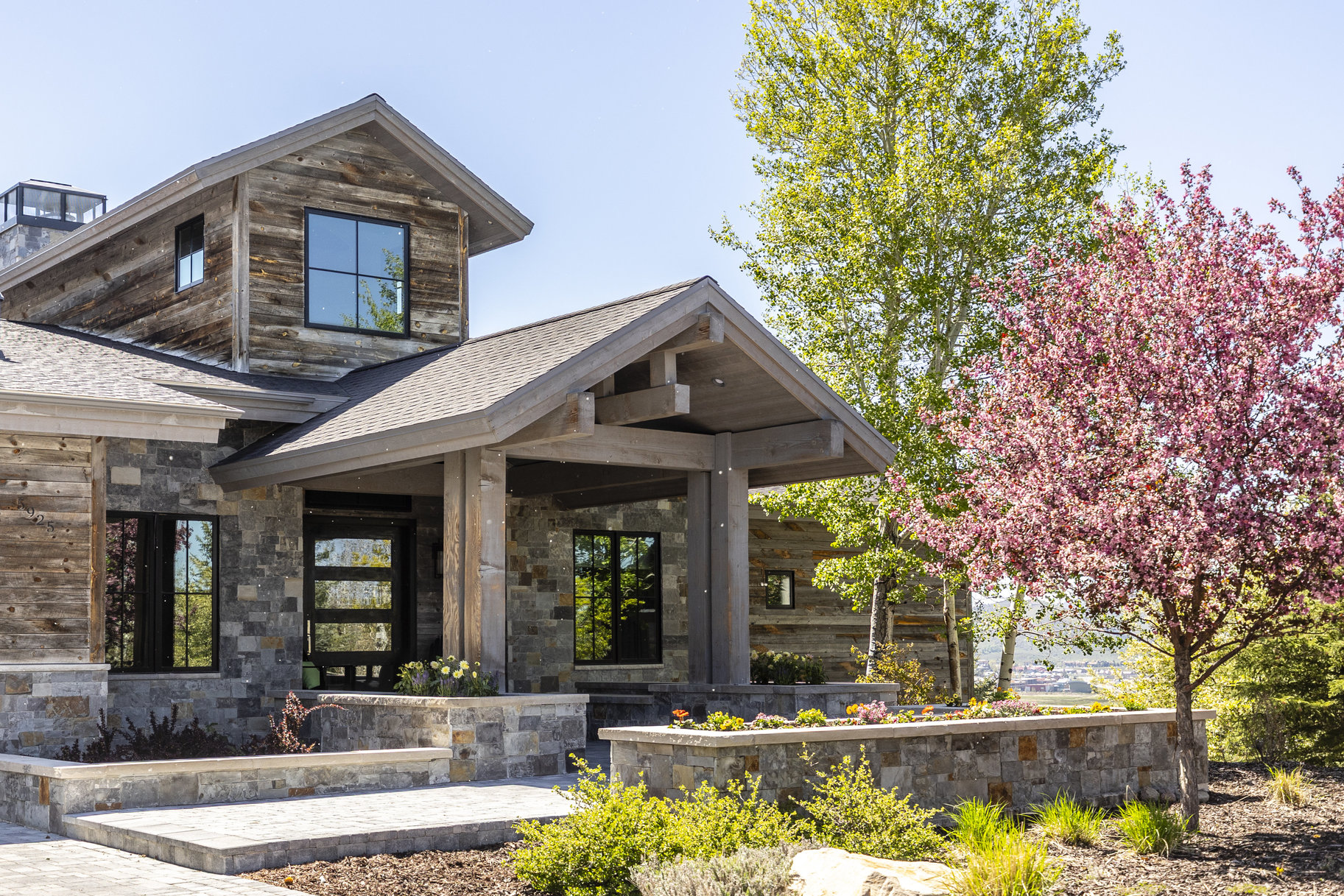  Framed by Panoramic Mountain Views with Access to Round Valley