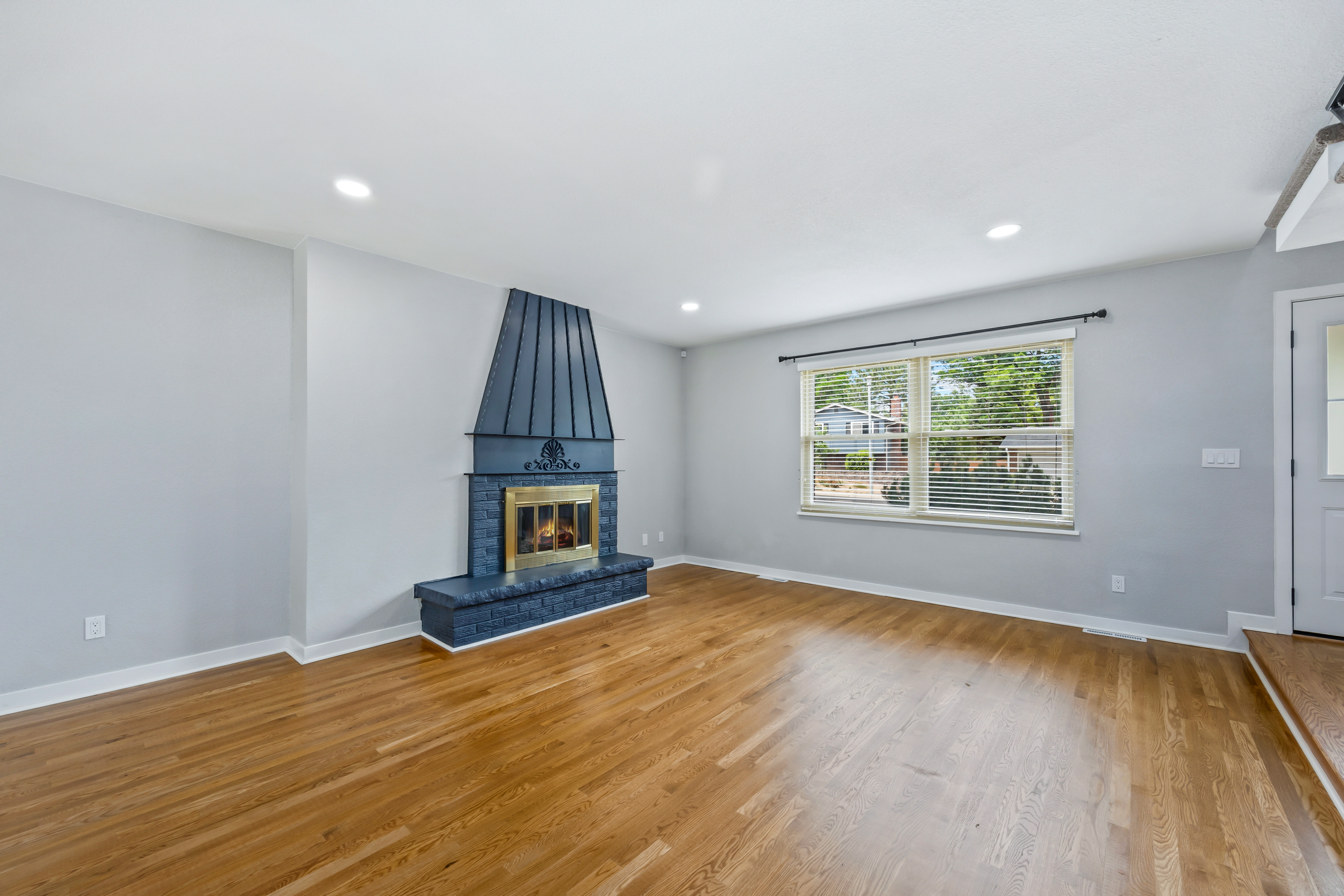  Beautifully renovated home in the desirable Three Fountains community - 物件實景