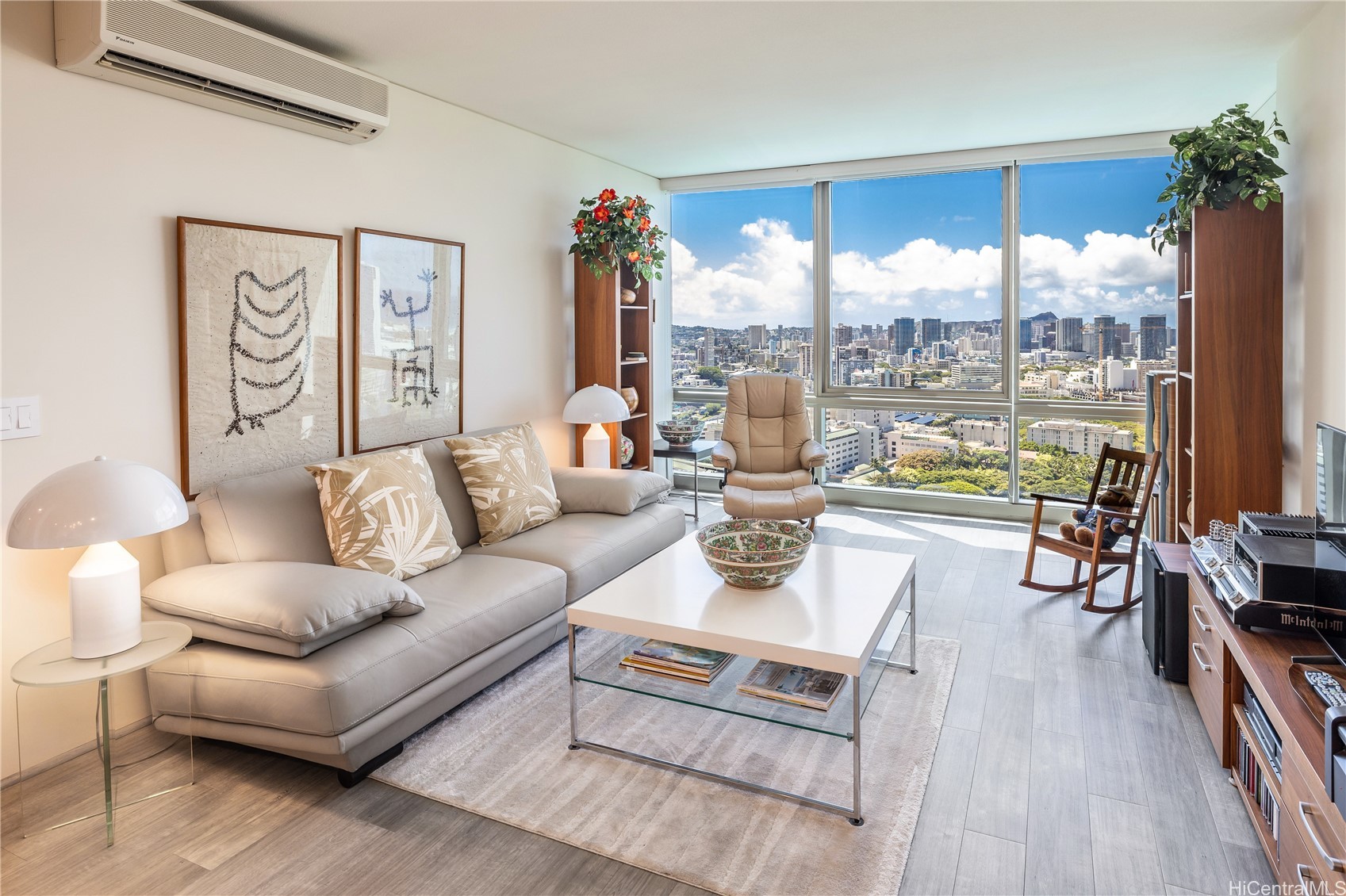 Honolulu, Hawaii, 96813, United States, 1 Bedroom Bedrooms, ,1 BathroomBathrooms,Residential,For Sale,1828131