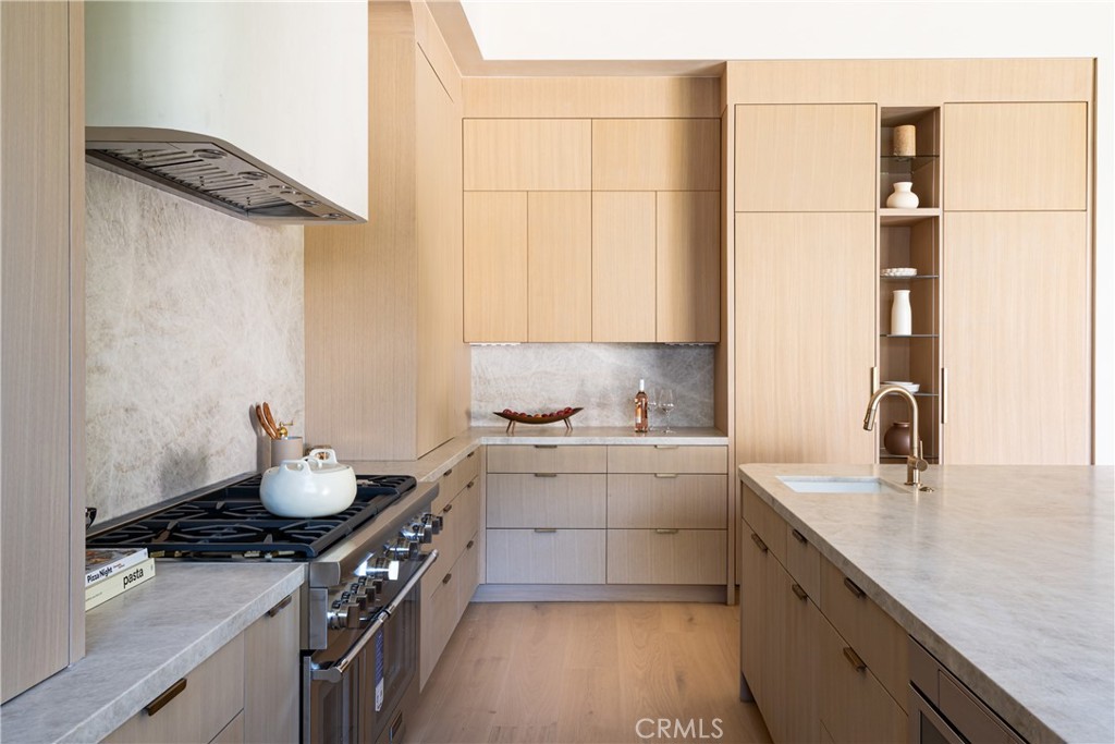 Sherman Oaks, California, 91423, United States, 6 Bedrooms Bedrooms, ,7 BathroomsBathrooms,Residential,For Sale,1990929