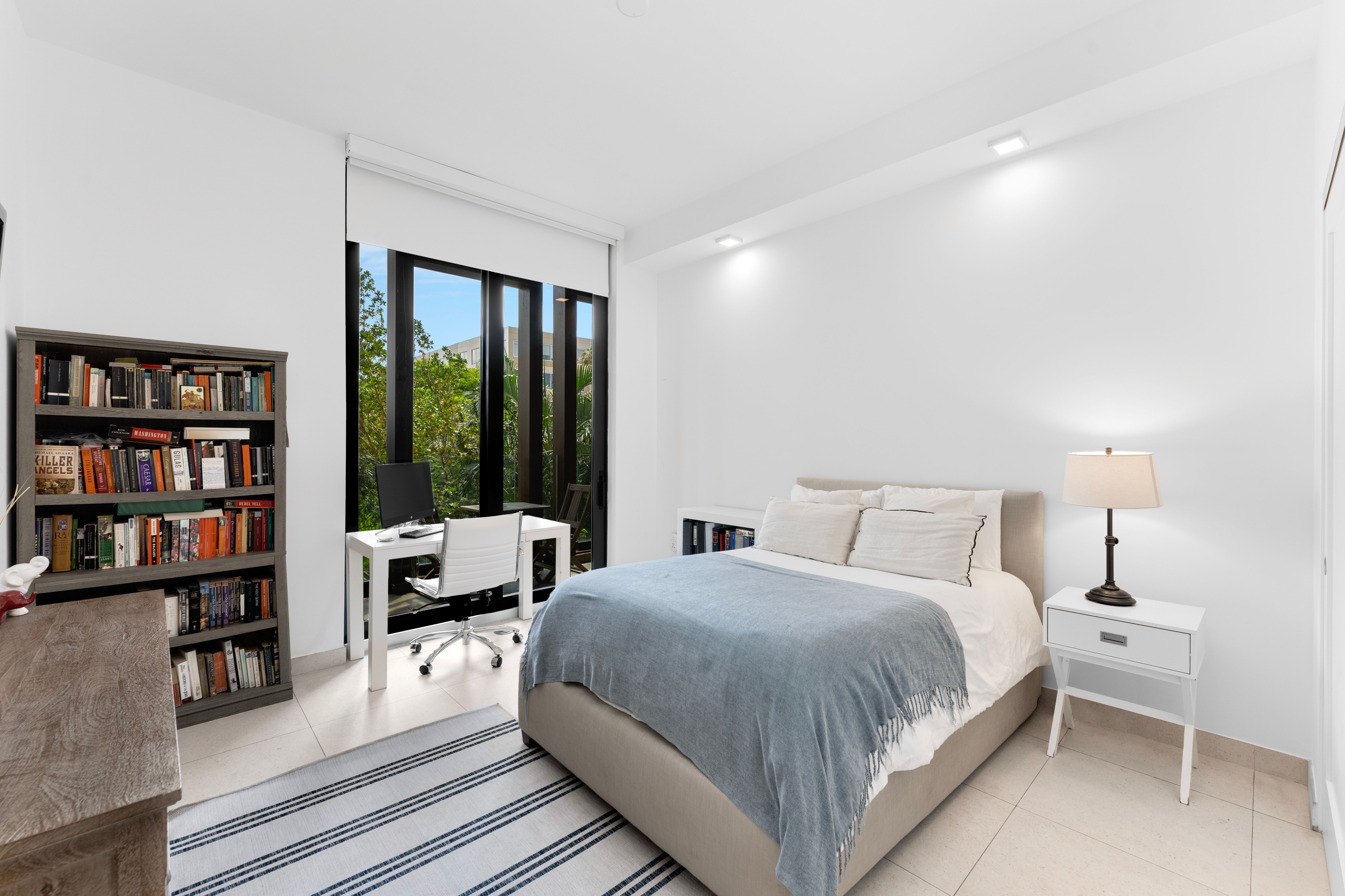 3581 E Glencoe Street, Miami, FL, 33133 - 物件實景