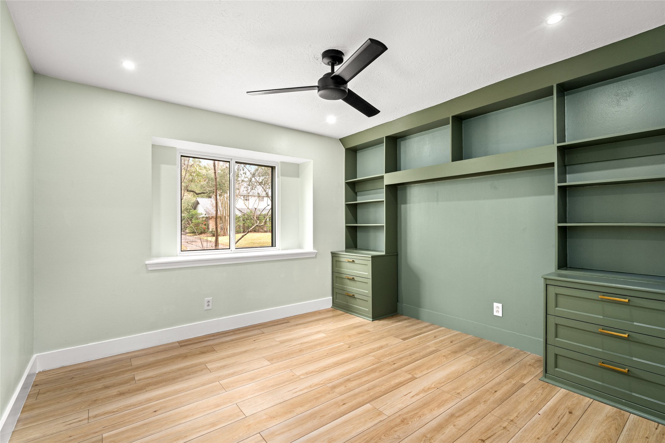  10831 Holly Springs Drive - 物件實景