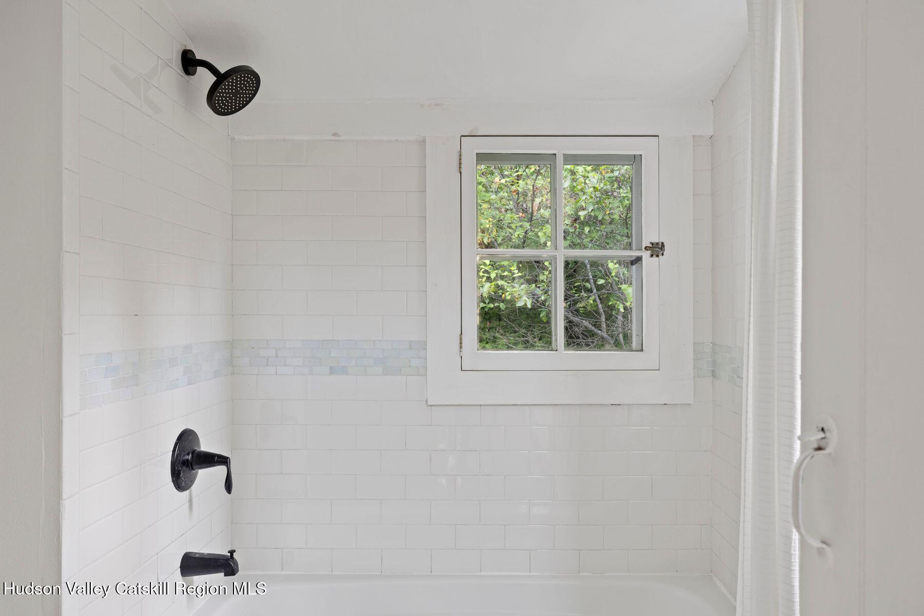 Woodstock, New York, 12409, United States, 2 Bedrooms Bedrooms, ,2 BathroomsBathrooms,Residential,For Sale,1949648