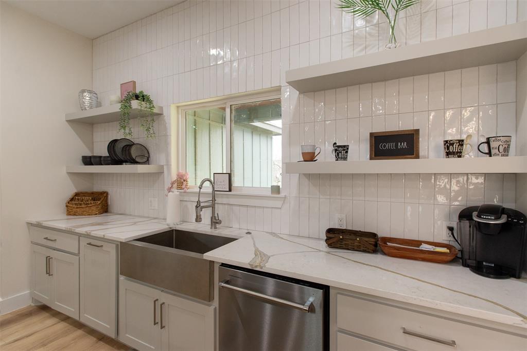 Mabank, Texas, 75143, United States, 4 Bedrooms Bedrooms, ,3 BathroomsBathrooms,Residential,For Sale,1942987