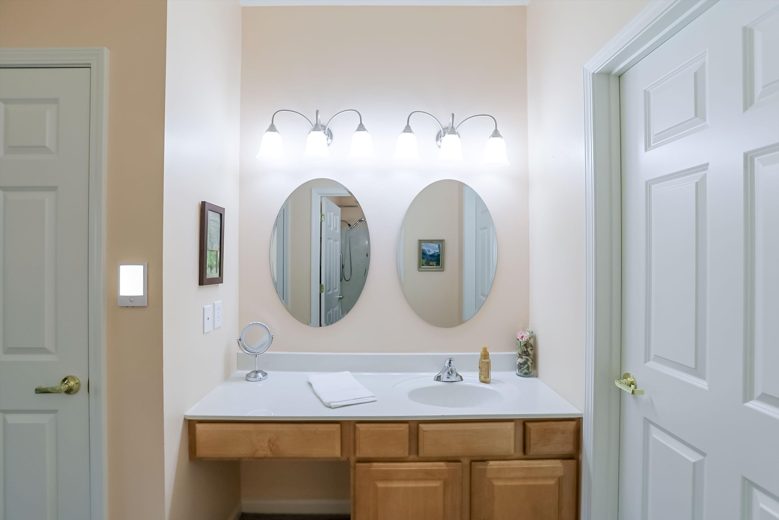  Rare 1 Level Fishers Condo - 物件實景