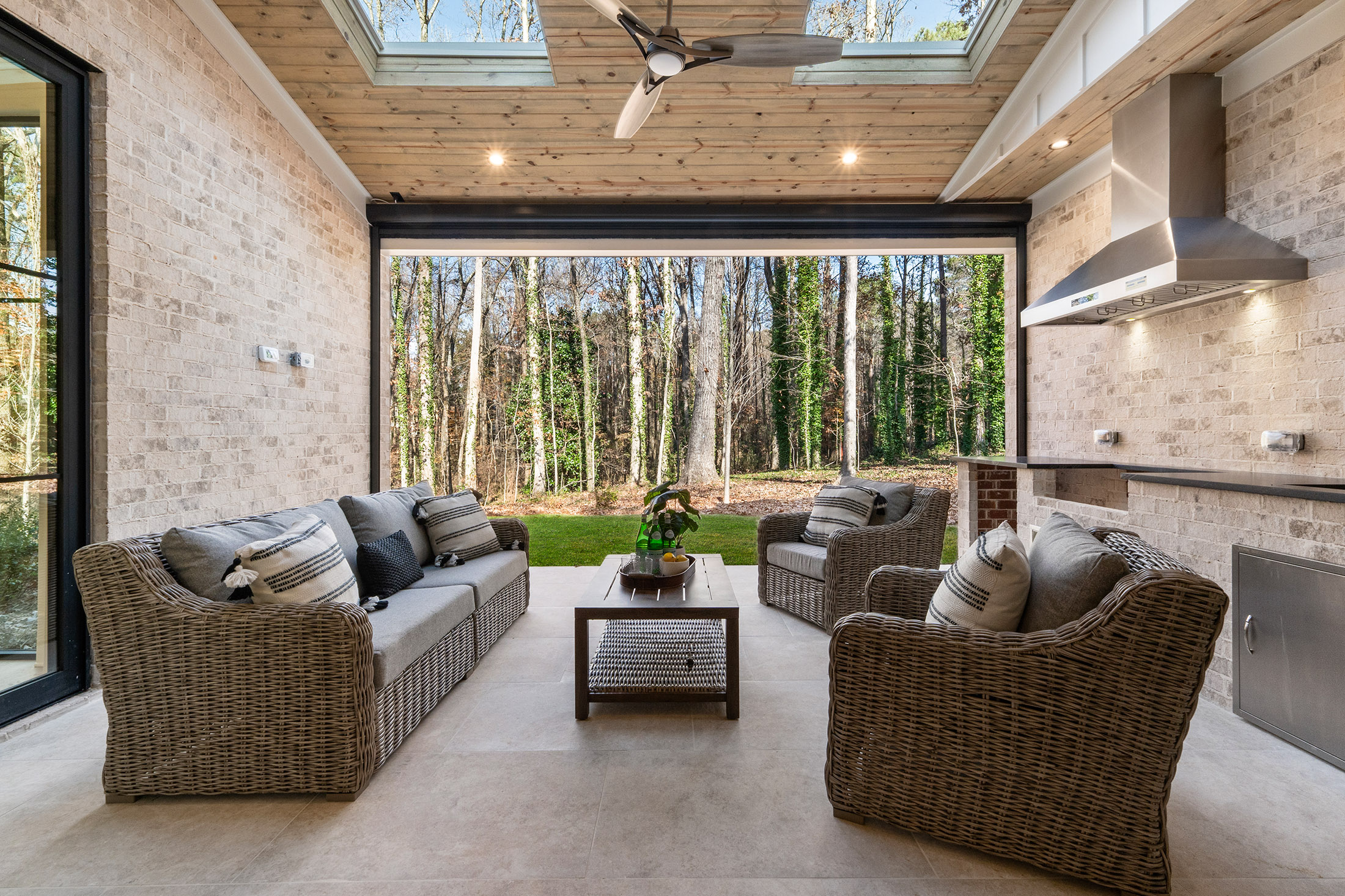  The Epitome of Alpharetta Luxury: Transitional Masterpiece in Garden District - 物件實景