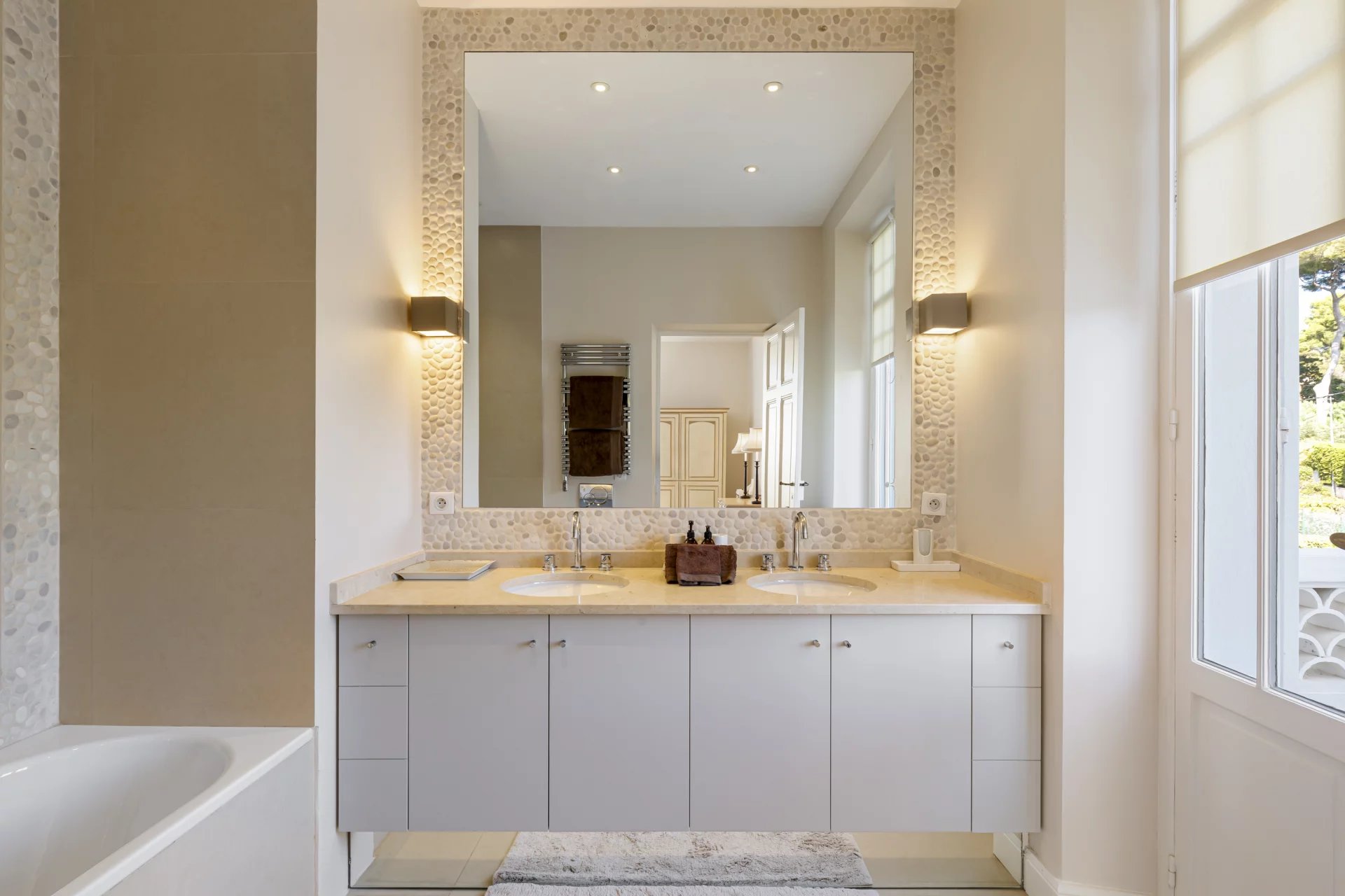 Antibes, Provence-Alpes-Côte d?Azur, 06600, FR, 6 Bedrooms Bedrooms, ,1 BathroomBathrooms,Residential,For Sale,1413850