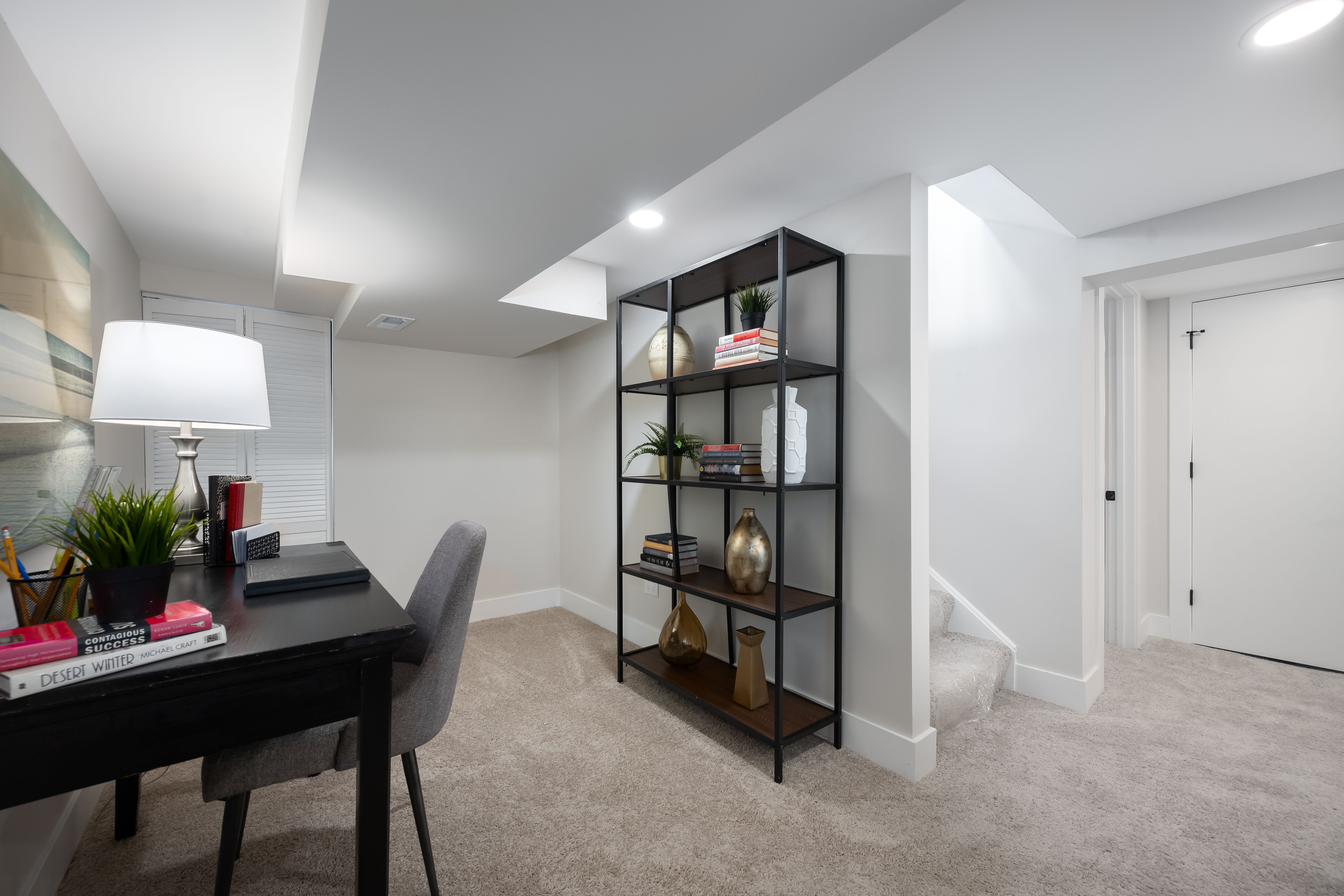  Updated Home Offering a Bright, Modern Interior With Comfortable Living Spaces - 物件實景