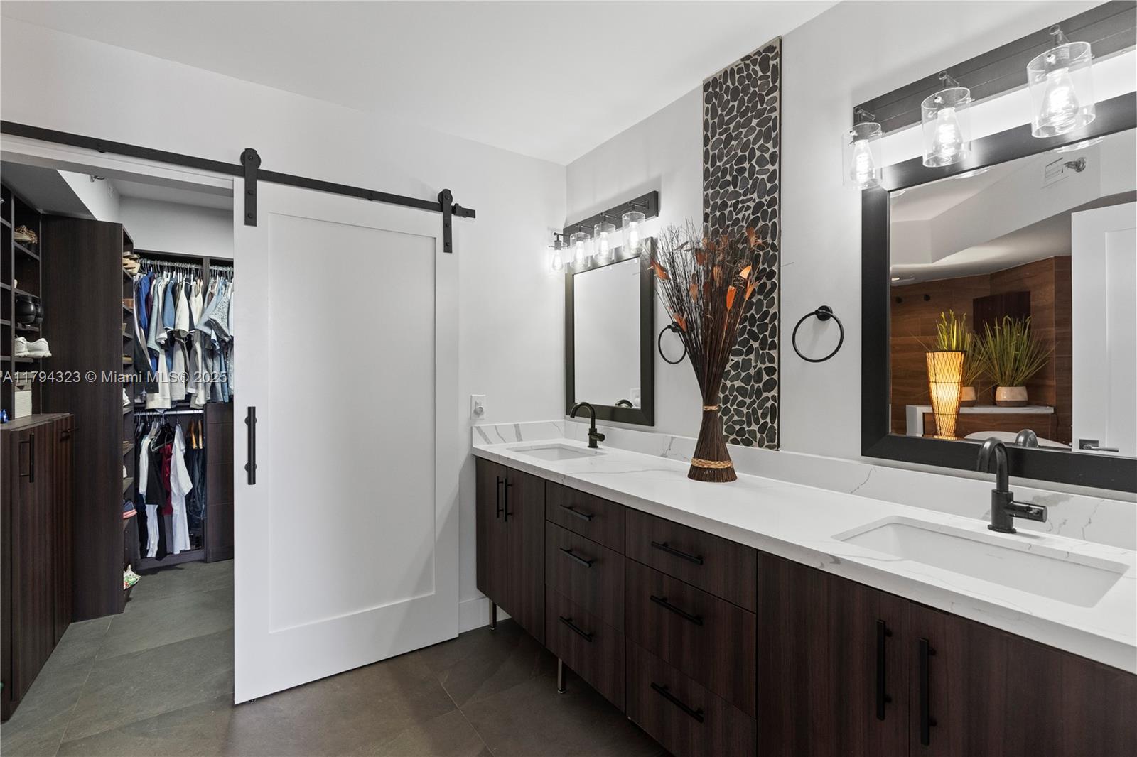 Aventura, Florida, 33180, United States, 2 Bedrooms Bedrooms, ,2 BathroomsBathrooms,Residential,For Sale,1804609