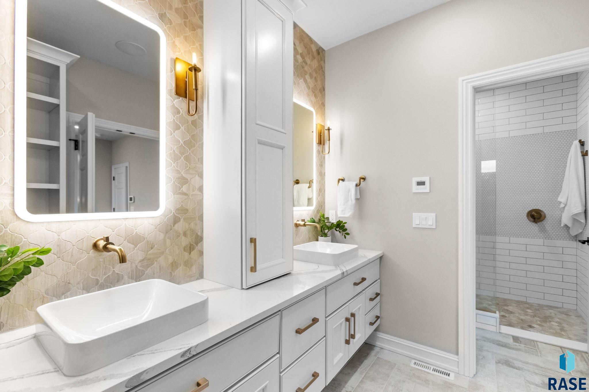 Sioux Falls, South Dakota, 57106, United States, 3 Bedrooms Bedrooms, ,2 BathroomsBathrooms,Residential,For Sale,1986319