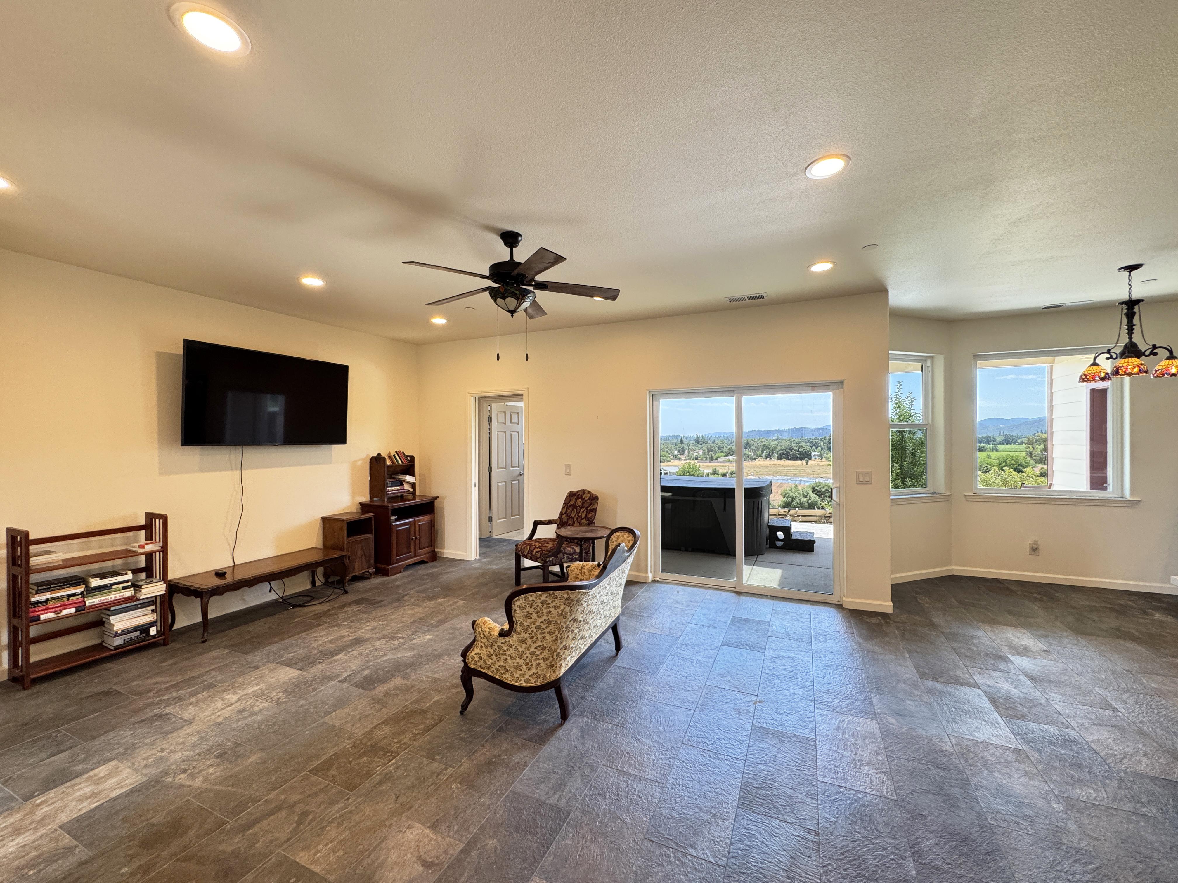 Redwood Valley, California, 95470, United States, 3 Bedrooms Bedrooms, ,3 BathroomsBathrooms,Residential,For Sale,1889817
