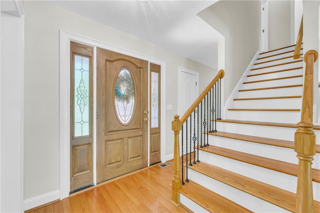 Murrayville, Georgia, 30564, United States, 5 Bedrooms Bedrooms, ,4 BathroomsBathrooms,Residential,For Sale,1836190