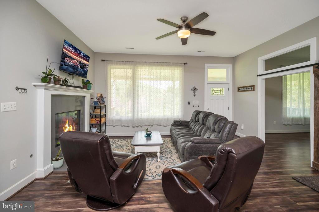 Linden, Virginia, 22642, United States, 5 Bedrooms Bedrooms, ,4 BathroomsBathrooms,Residential,For Sale,2037897