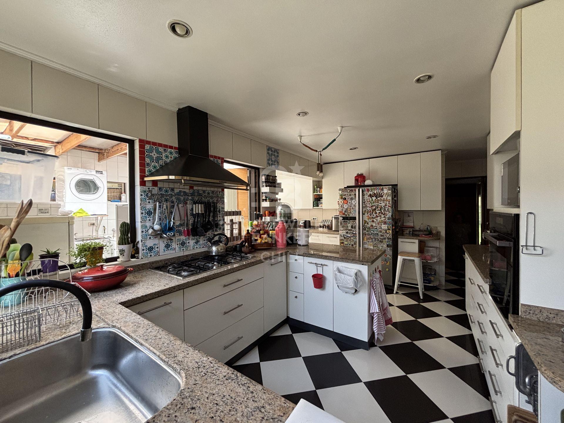 Las Condes, Chile, 5 Bedrooms Bedrooms, ,4 BathroomsBathrooms,Residential,For Sale,1751302