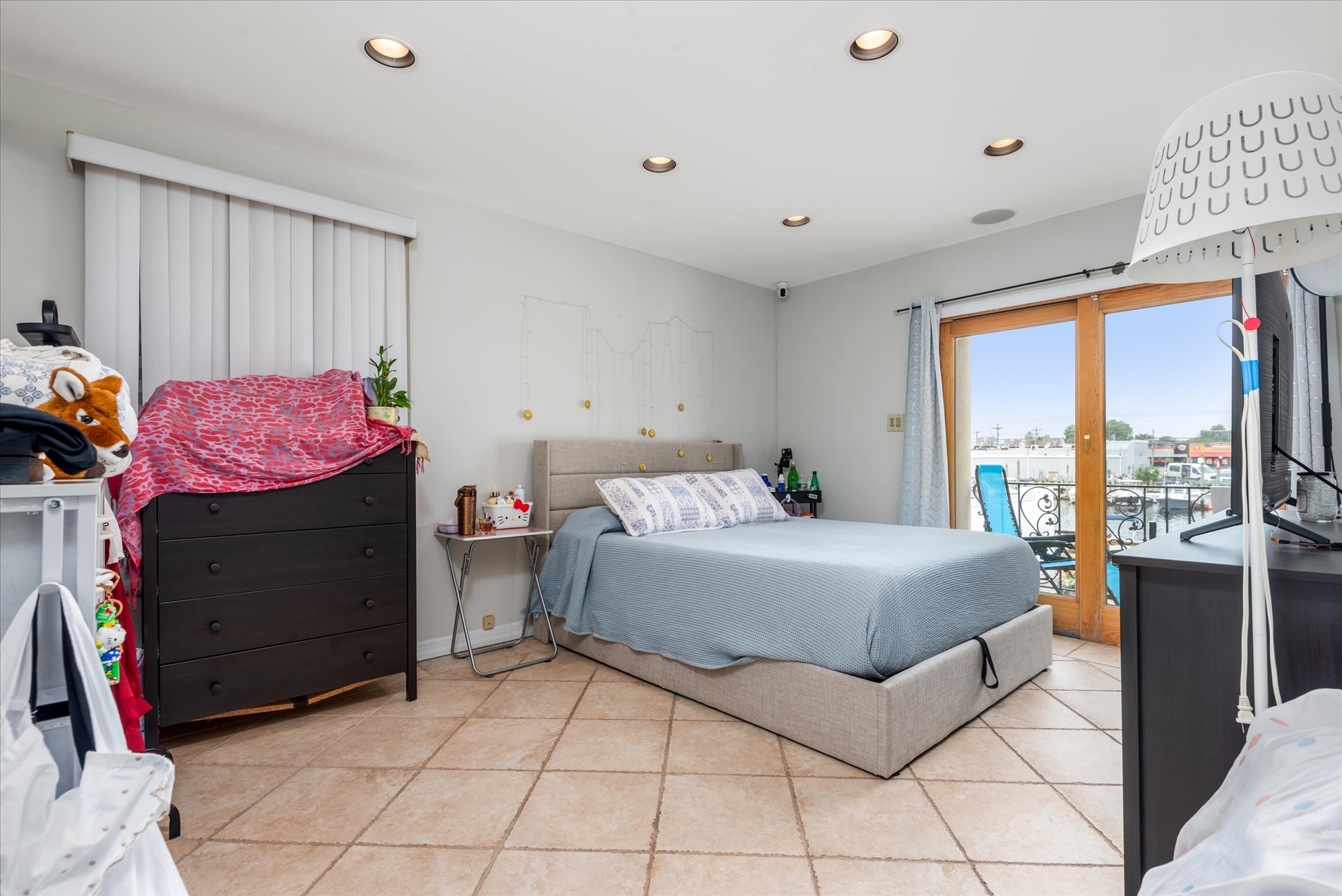 Howard Beach, New York, 11414, United States, 5 Bedrooms Bedrooms, ,4 BathroomsBathrooms,Residential,For Sale,1941286