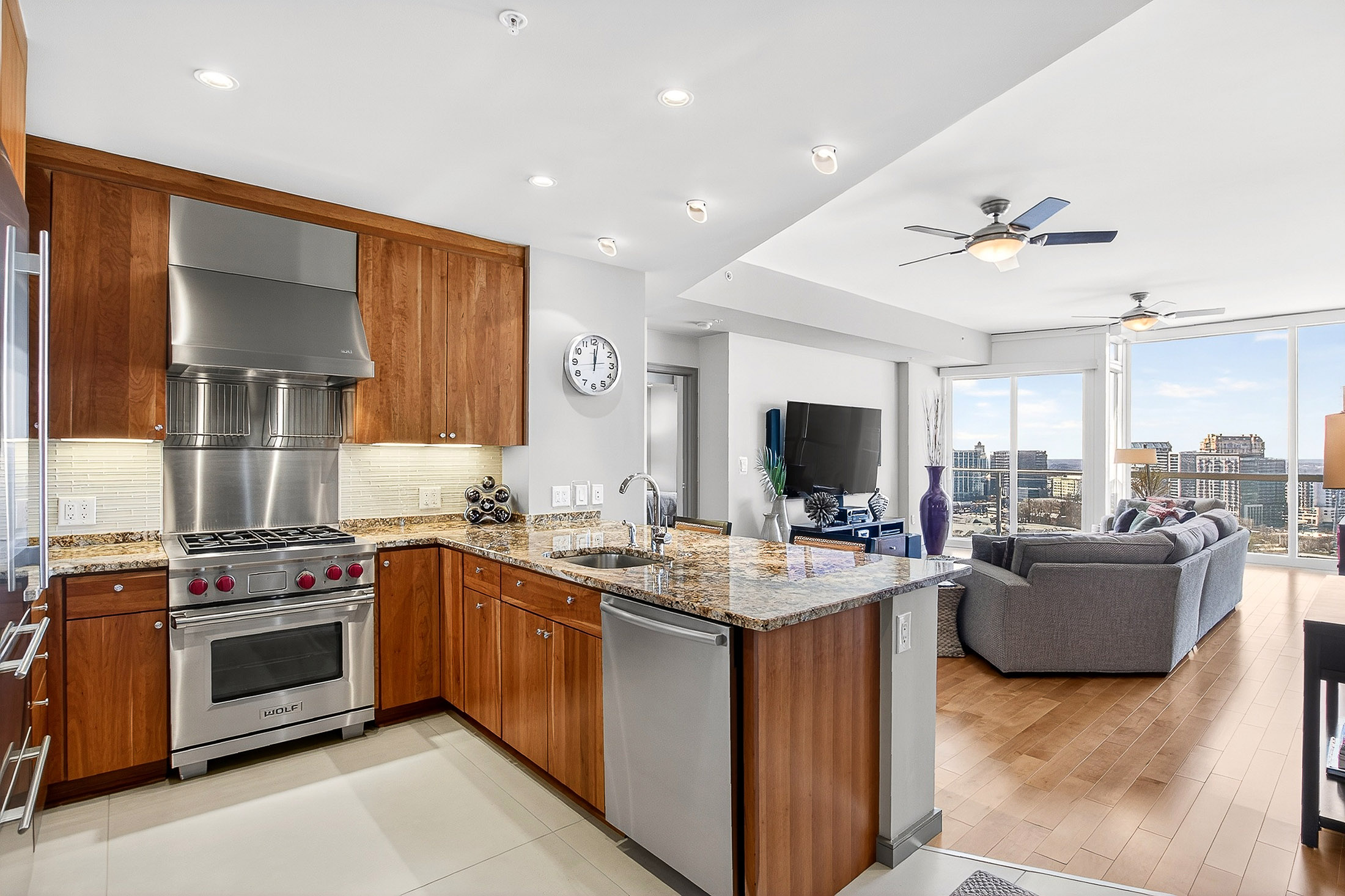  Immaculate Two Bedroom with Dedicated Office/Den at Sought-after Terminus - 物件實景