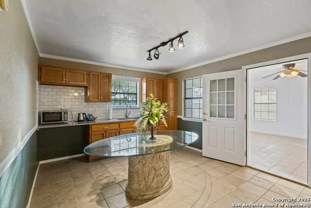Floresville, Texas, 78114, United States, 6 Bedrooms Bedrooms, ,3 BathroomsBathrooms,Residential,For Sale,1754685
