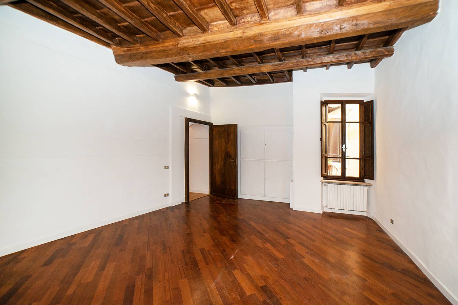 Roma, Roma, 00100, IT, 2 Bedrooms Bedrooms, ,1 BathroomBathrooms,Residential,For Sale,1695374