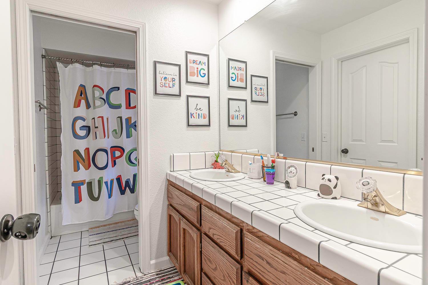 Oakdale, California, 95361, United States, 3 Bedrooms Bedrooms, ,3 BathroomsBathrooms,Residential,For Sale,1998685