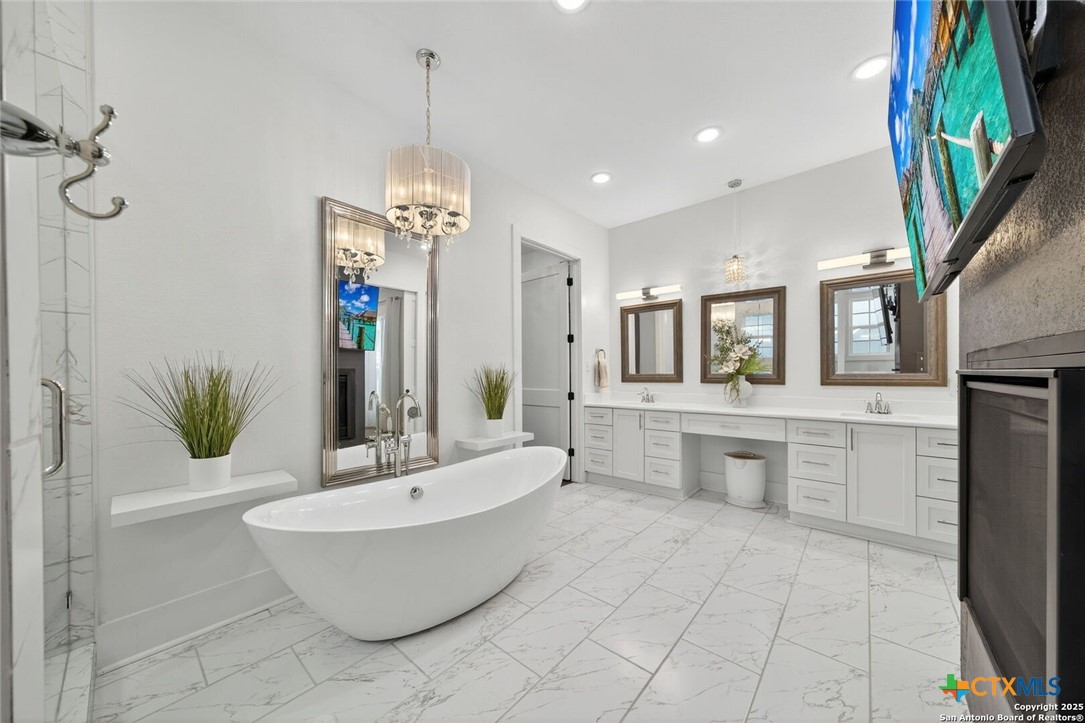 San Antonio, Texas, 78204, United States, 4 Bedrooms Bedrooms, ,4 BathroomsBathrooms,Residential,For Sale,1989633