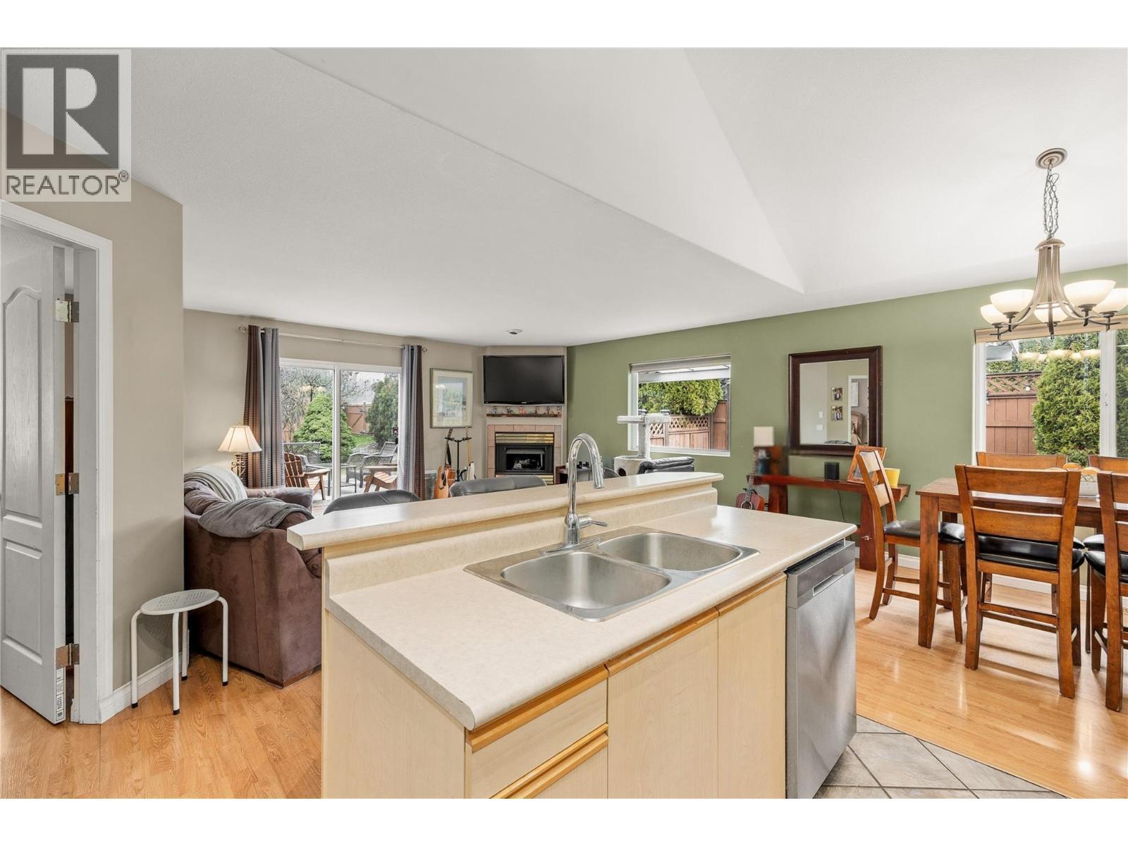 KELOWNA, British Columbia, V1V 1S9, CA, 4 Bedrooms Bedrooms, ,3 BathroomsBathrooms,Residential,For Sale,1895438