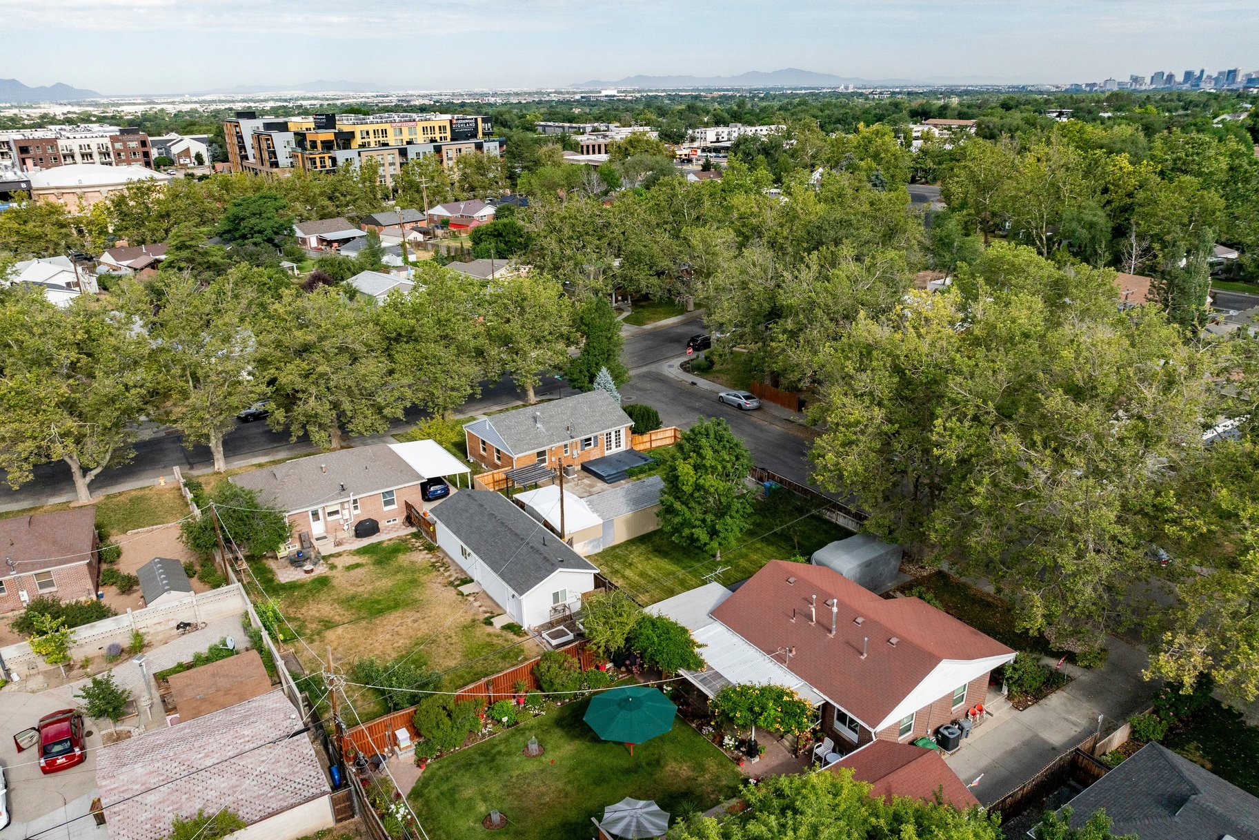  Exceptional Corner Lot in One of Millcreek’s Most Beloved Neighborhoods - 物件實景