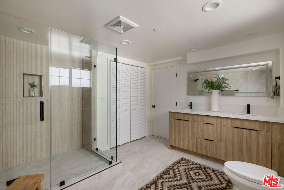Los Angeles, California, 90065, United States, 3 Bedrooms Bedrooms, ,3 BathroomsBathrooms,Residential,For Sale,1925113