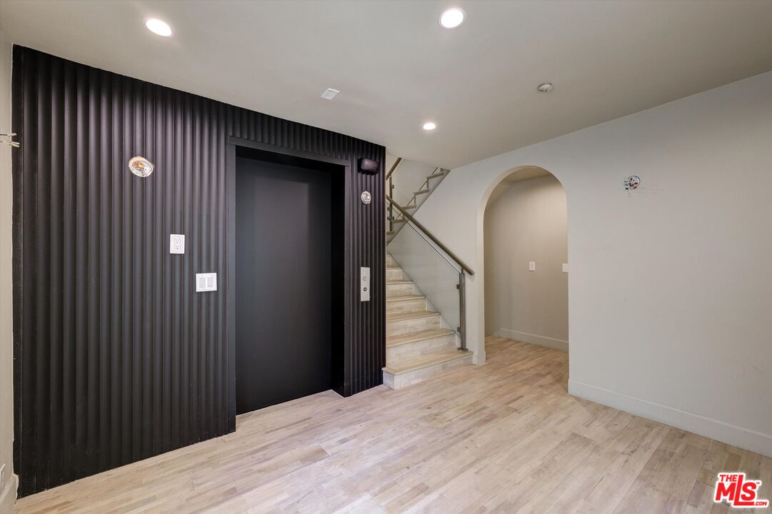 Beverly Hills, California, 90210, United States, 8 Bedrooms Bedrooms, ,3 BathroomsBathrooms,Residential,For Sale,1916732
